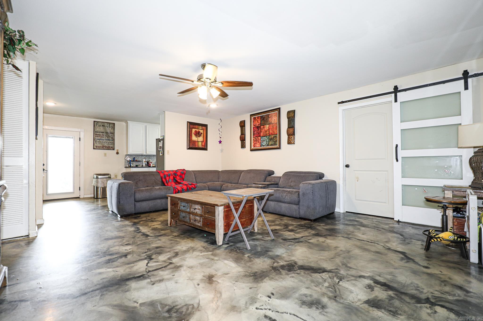 1925 W LAKEVIEW Benton, AR 72015