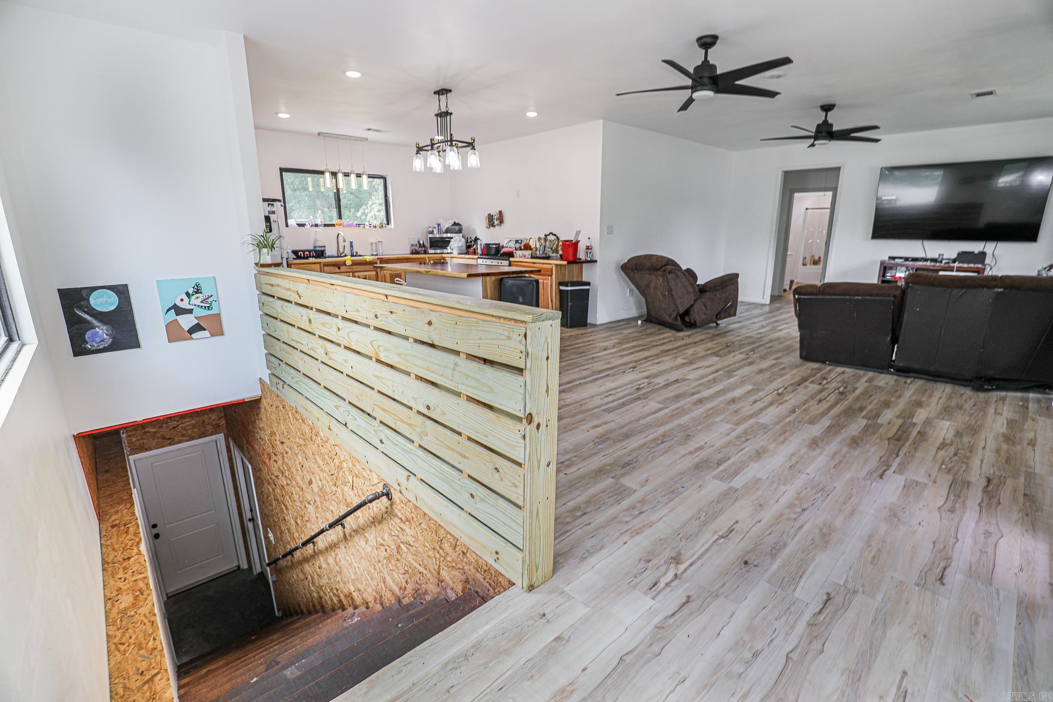 1925 W LAKEVIEW Benton, AR 72015