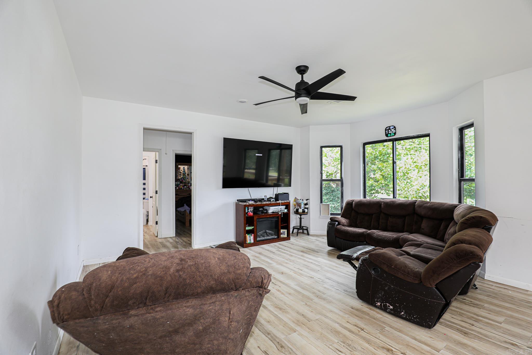 1925 W LAKEVIEW Benton, AR 72015