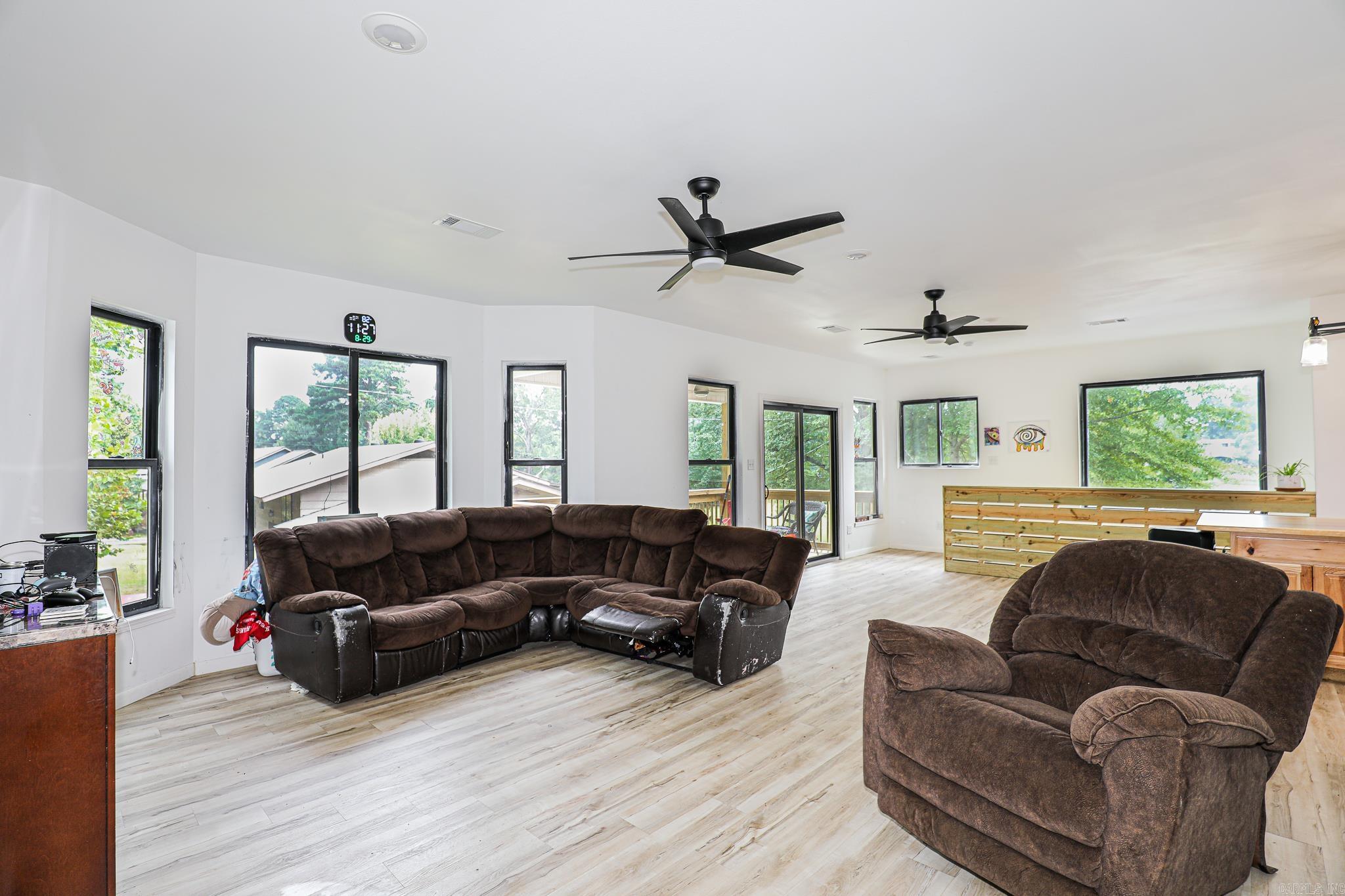 1925 W LAKEVIEW Benton, AR 72015