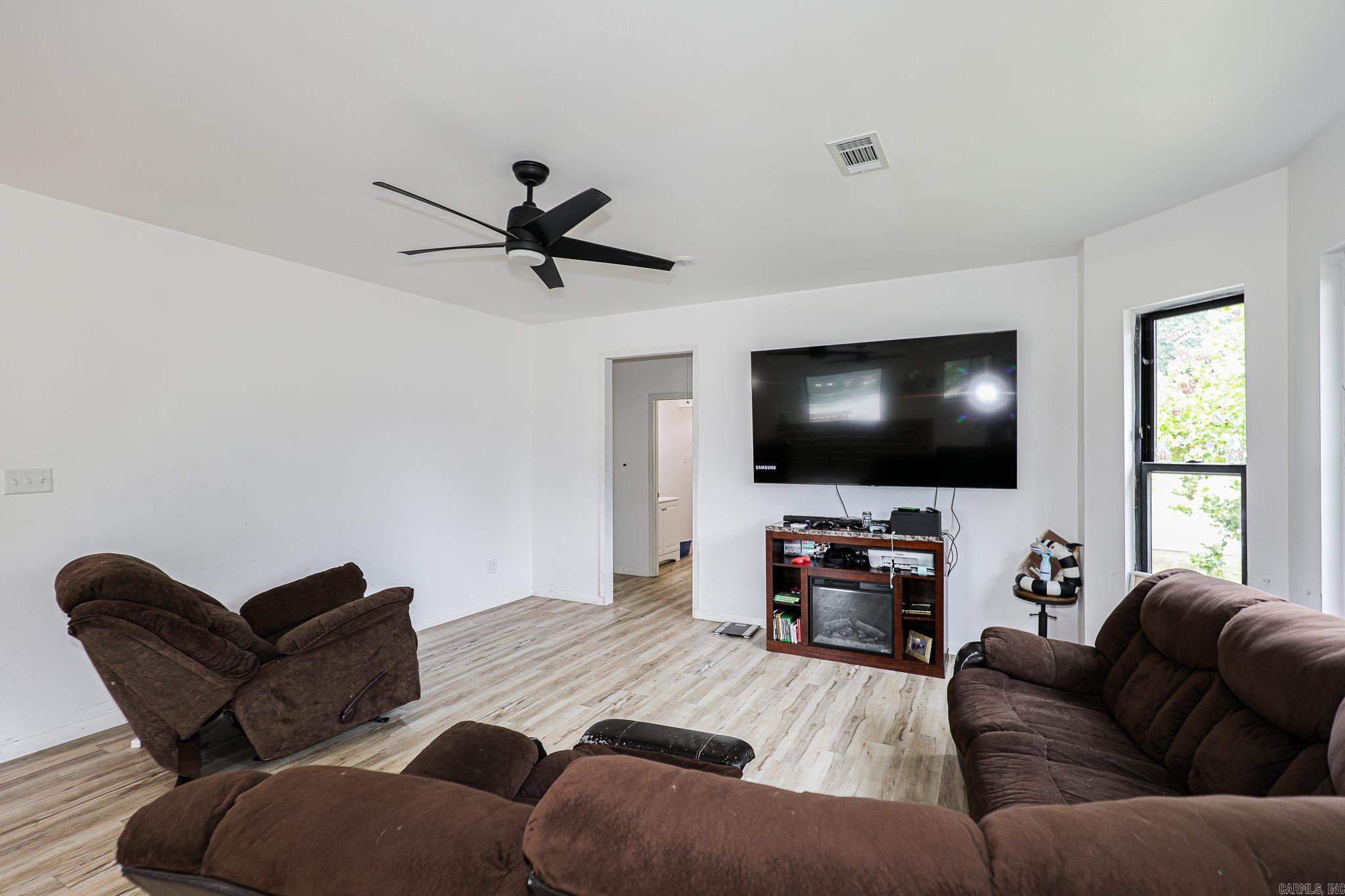 1925 W LAKEVIEW Benton, AR 72015