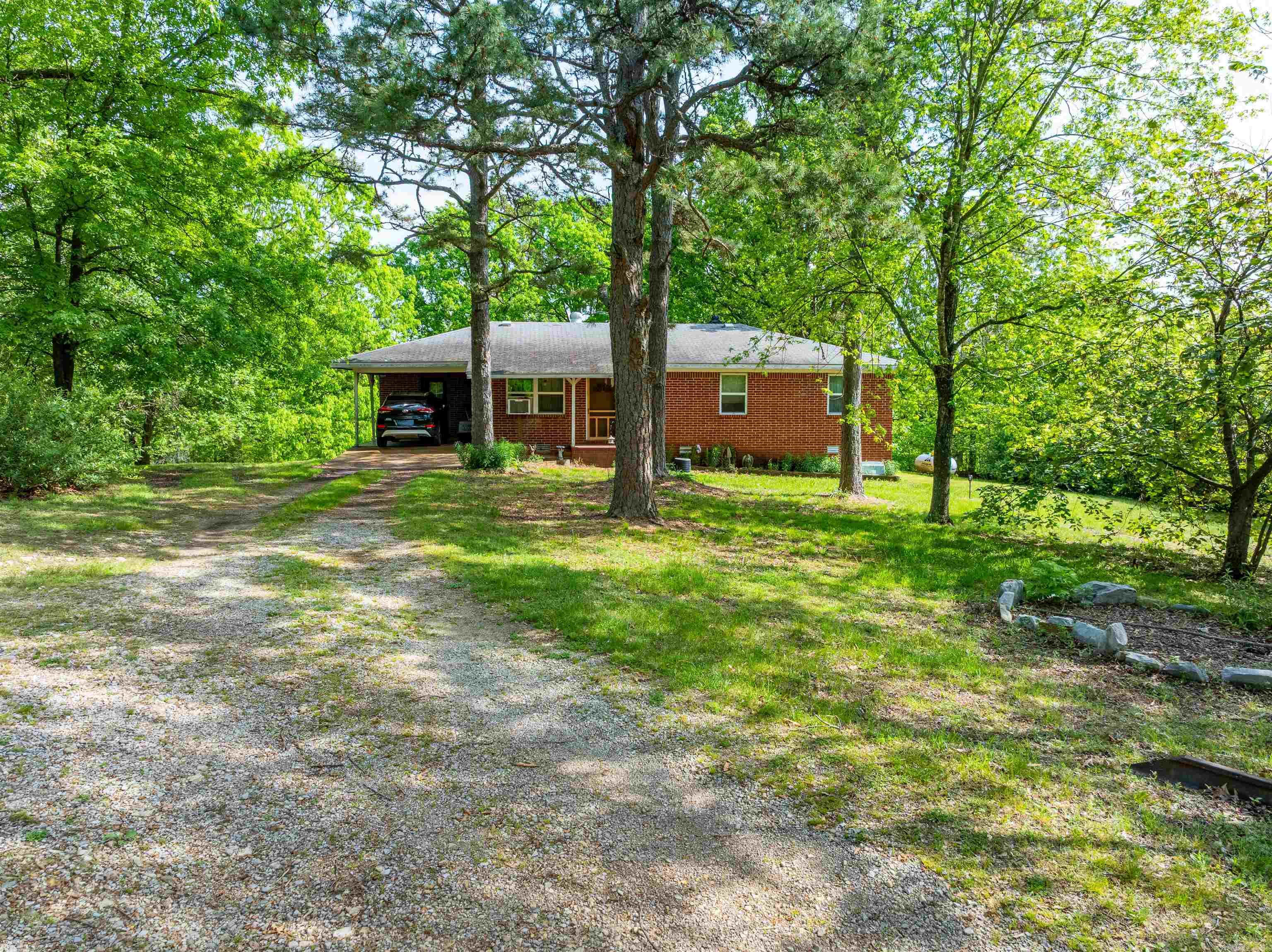 3009 N Main  Mount Pleasant, AR