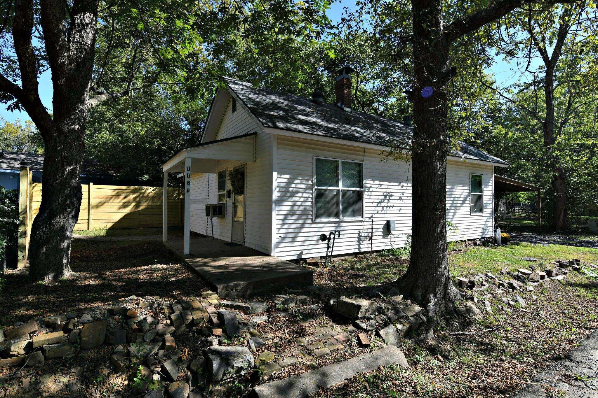 1123  Reeves Avenue  Mena, AR