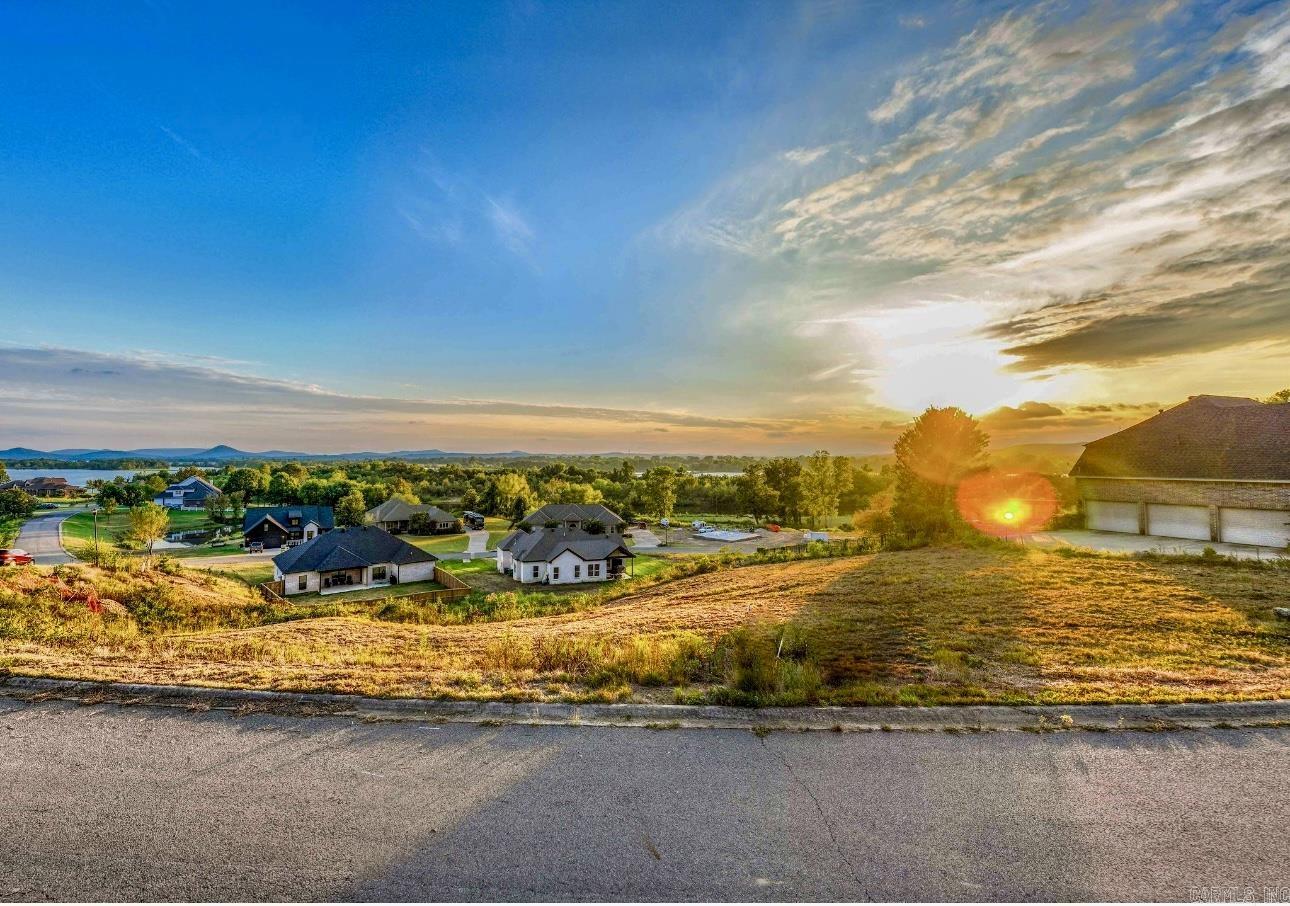 83 W River Road  Mayflower, AR