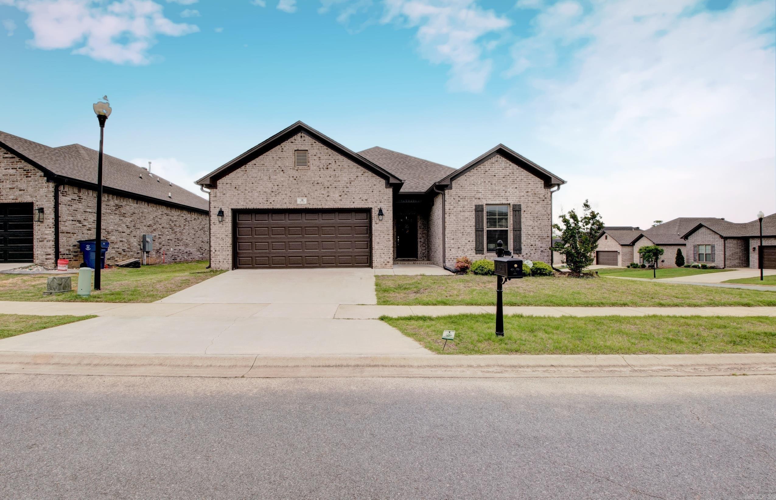 10  Luke Ct  Maumelle, AR