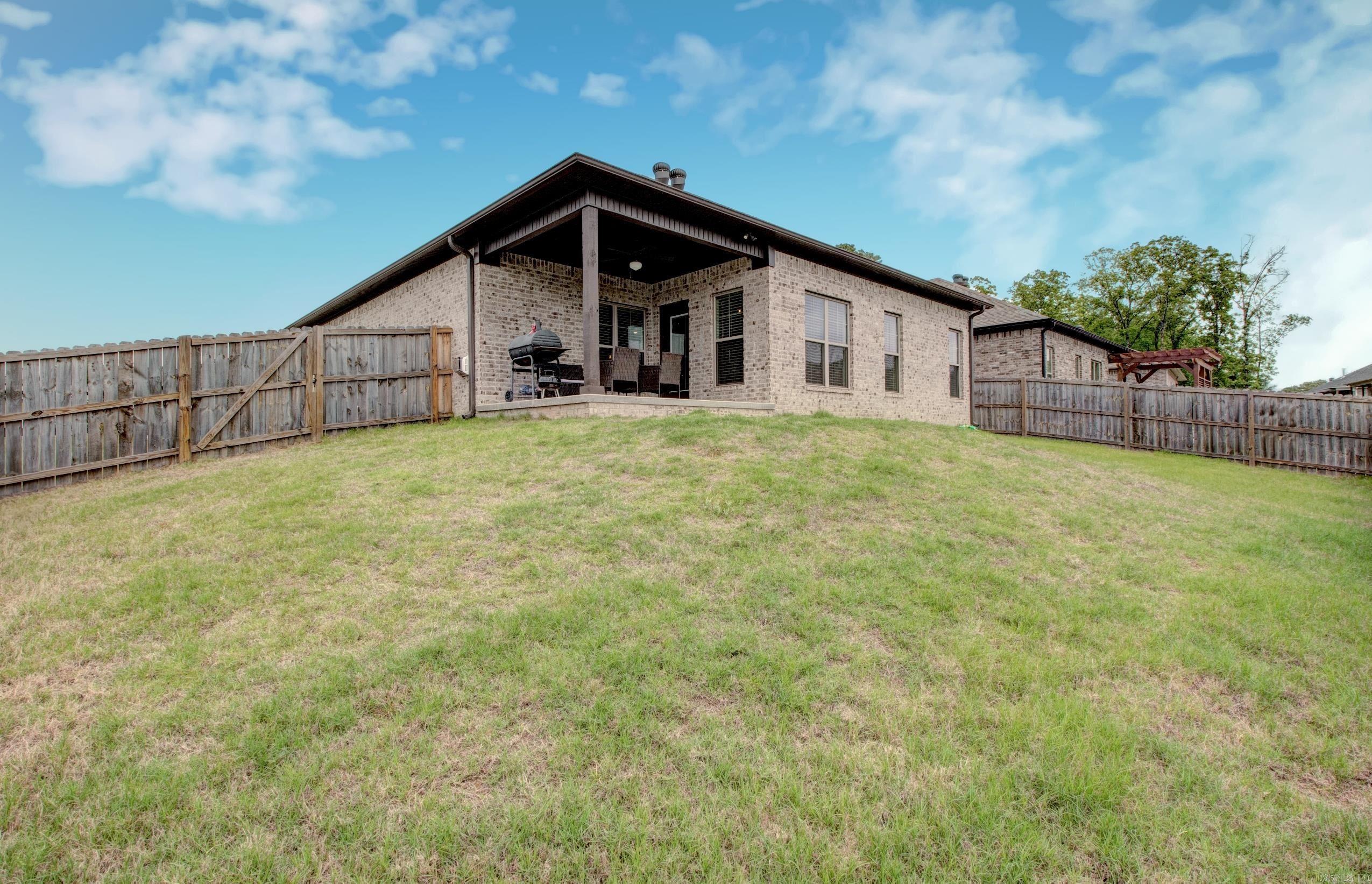 10  Luke Ct  Maumelle, AR