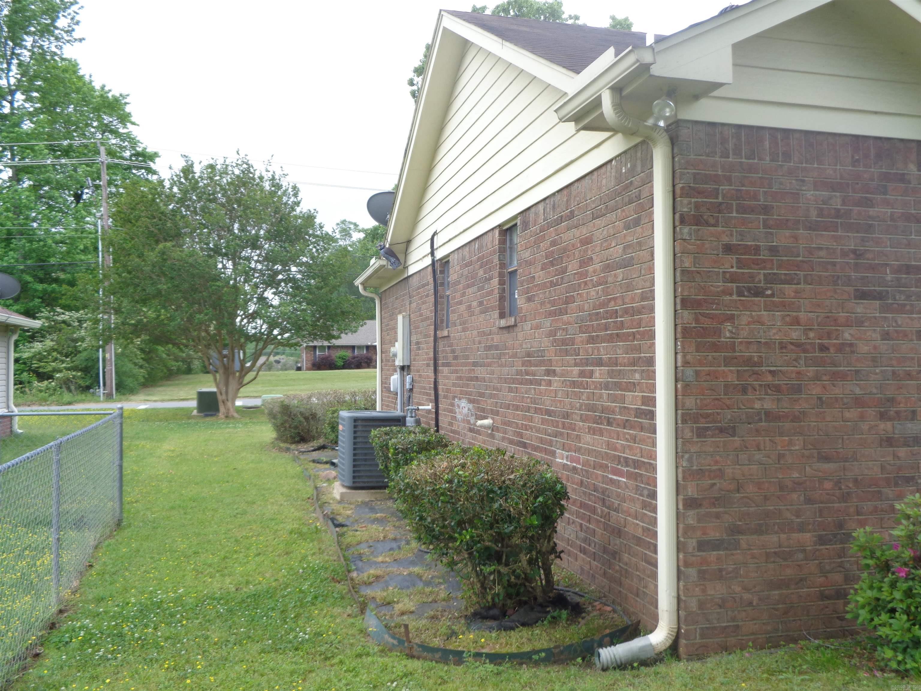 9422  Herndon  Little Rock, AR
