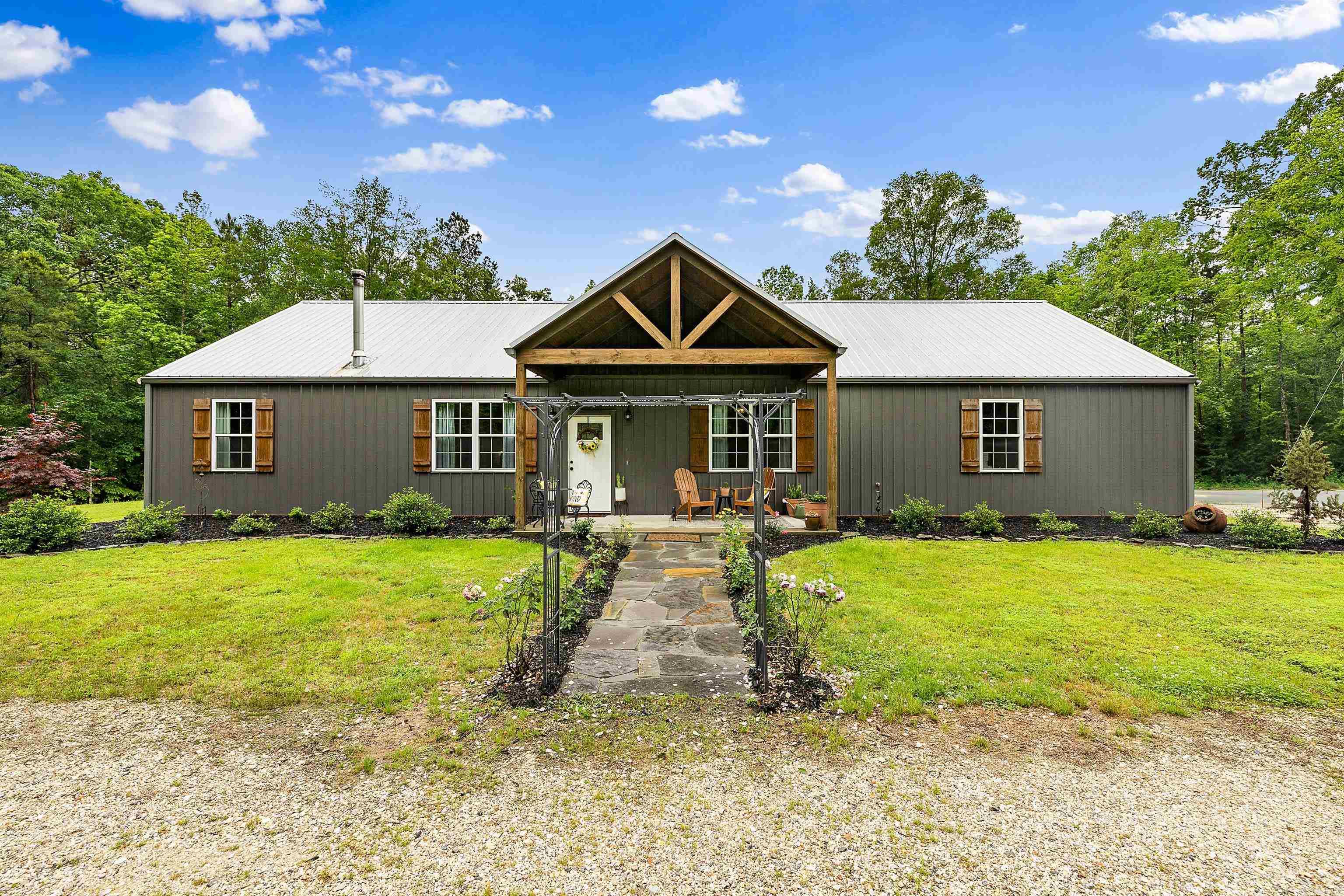 908  Oak Grove  Amity, AR