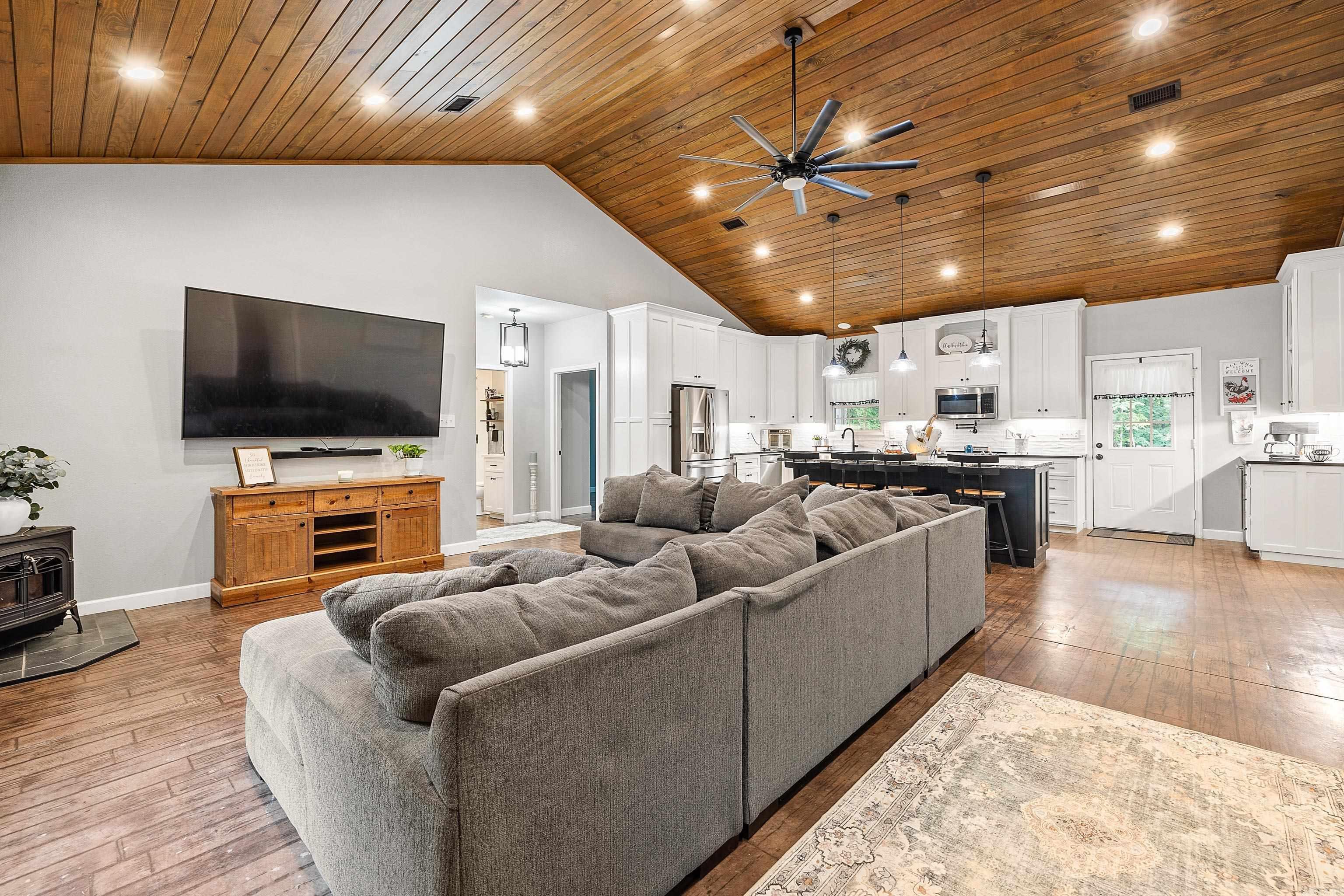 908  Oak Grove  Amity, AR