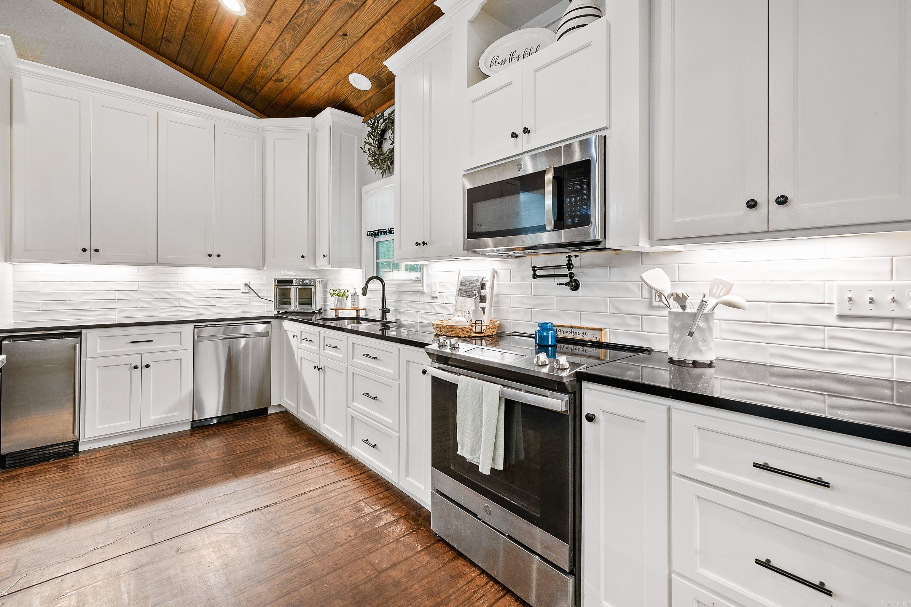 908  Oak Grove  Amity, AR