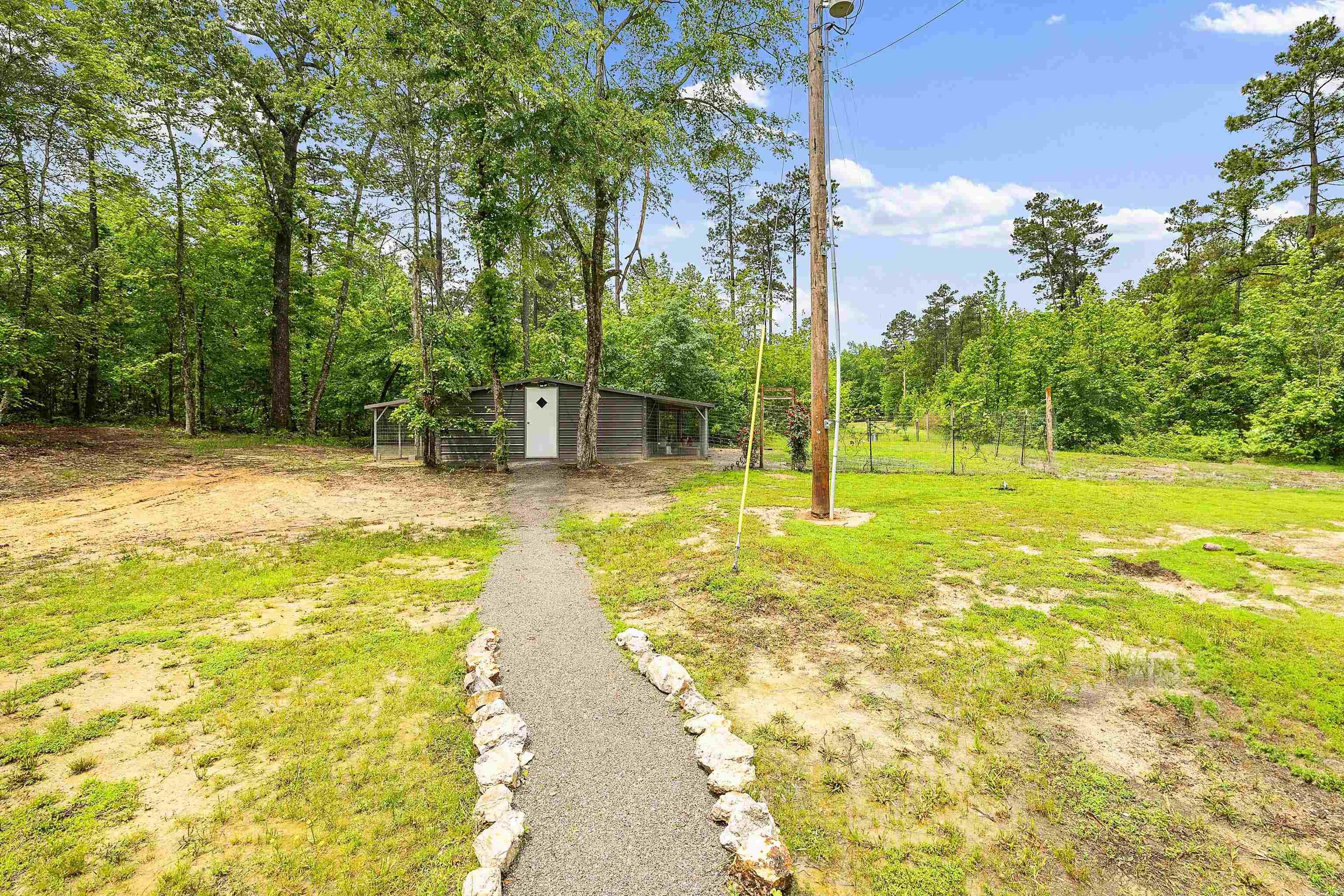 908  Oak Grove  Amity, AR