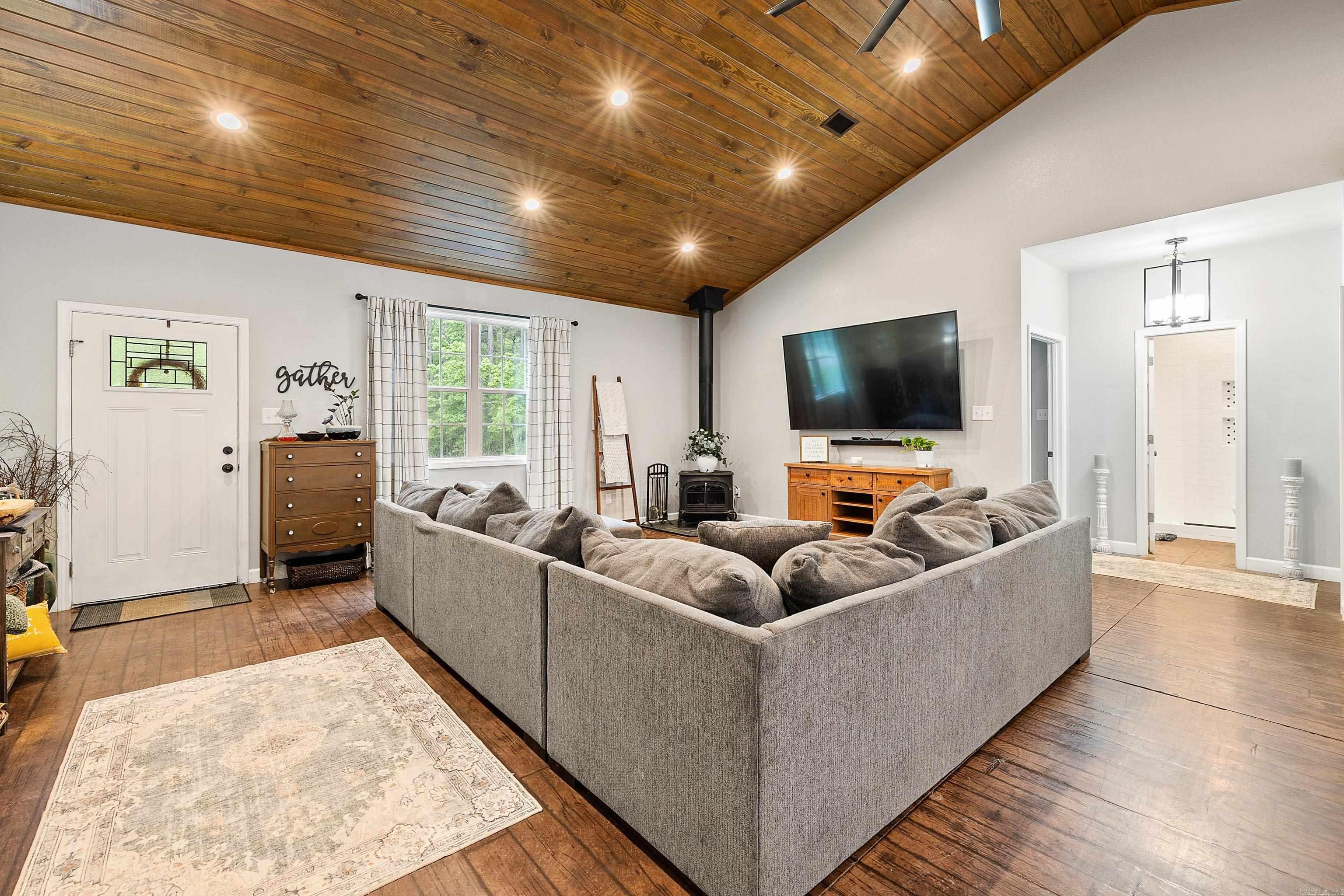 908  Oak Grove  Amity, AR