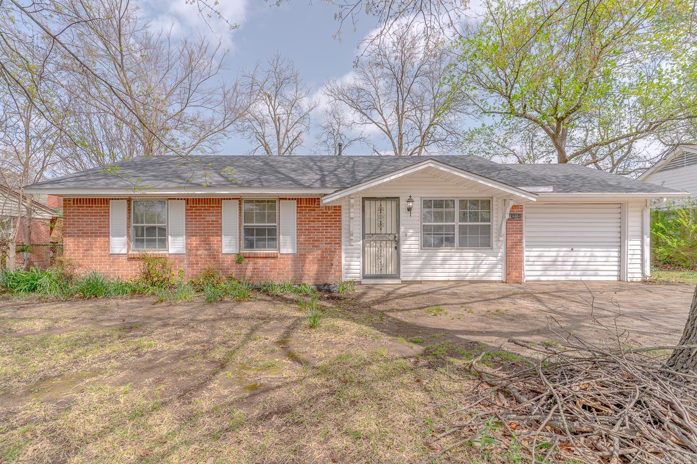 3210  Kingsbury  Jonesboro, AR