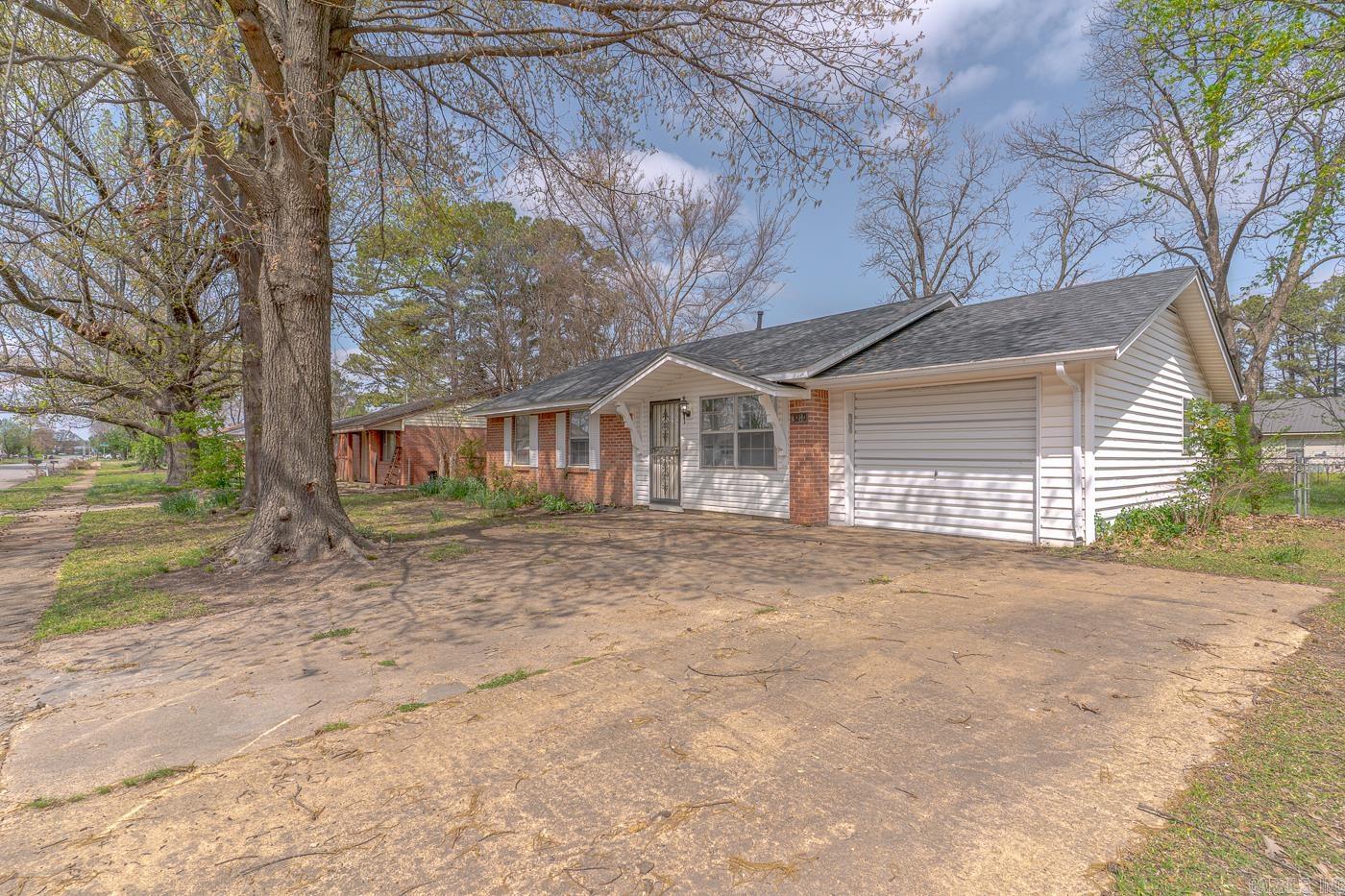 3210  Kingsbury  Jonesboro, AR