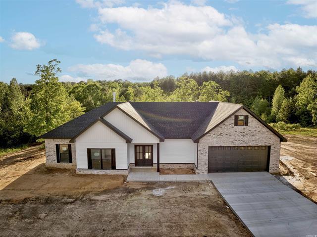 1068  Creekwood  Bauxite, AR