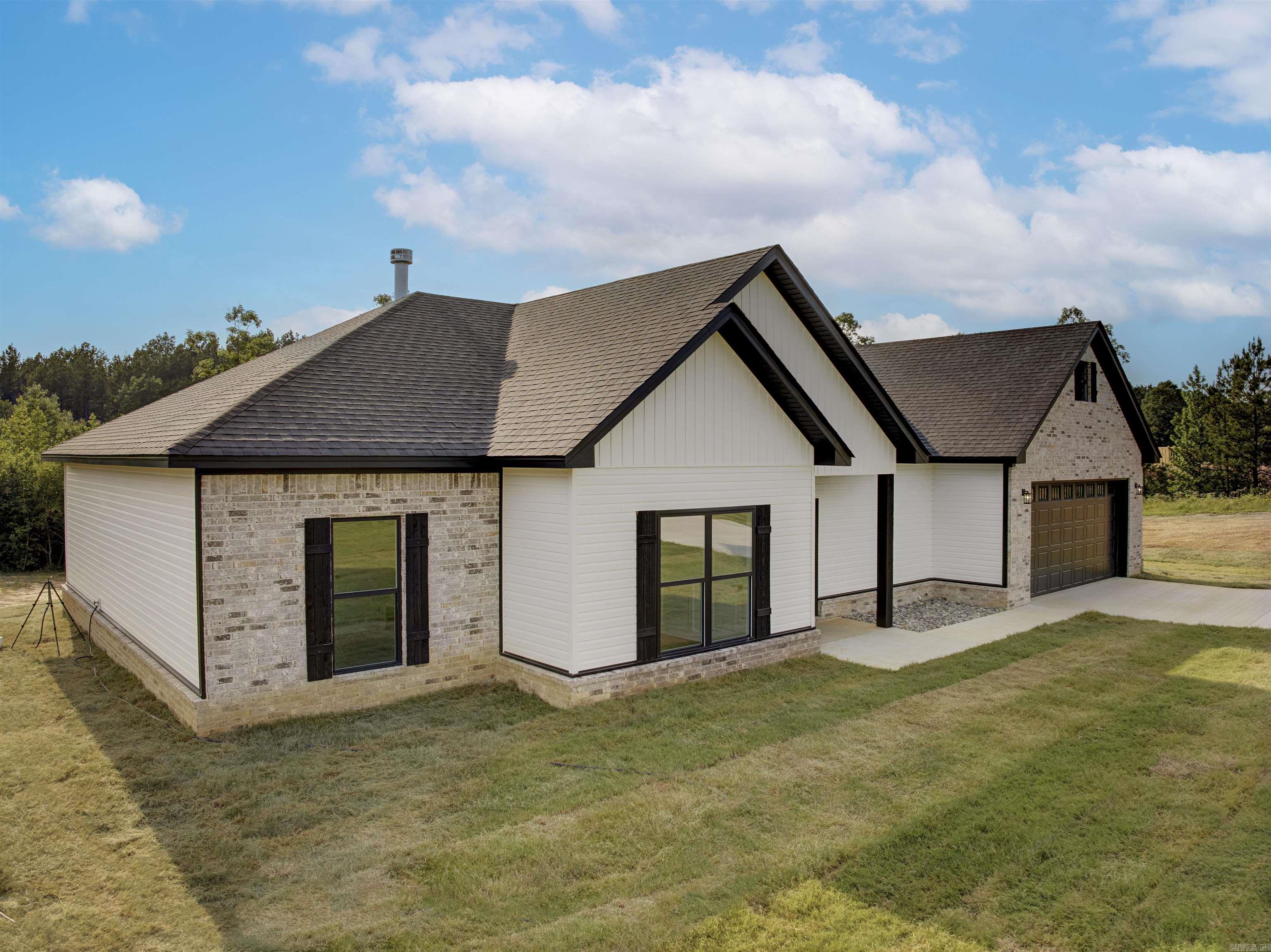 1068 Creekwood  Bauxite, AR