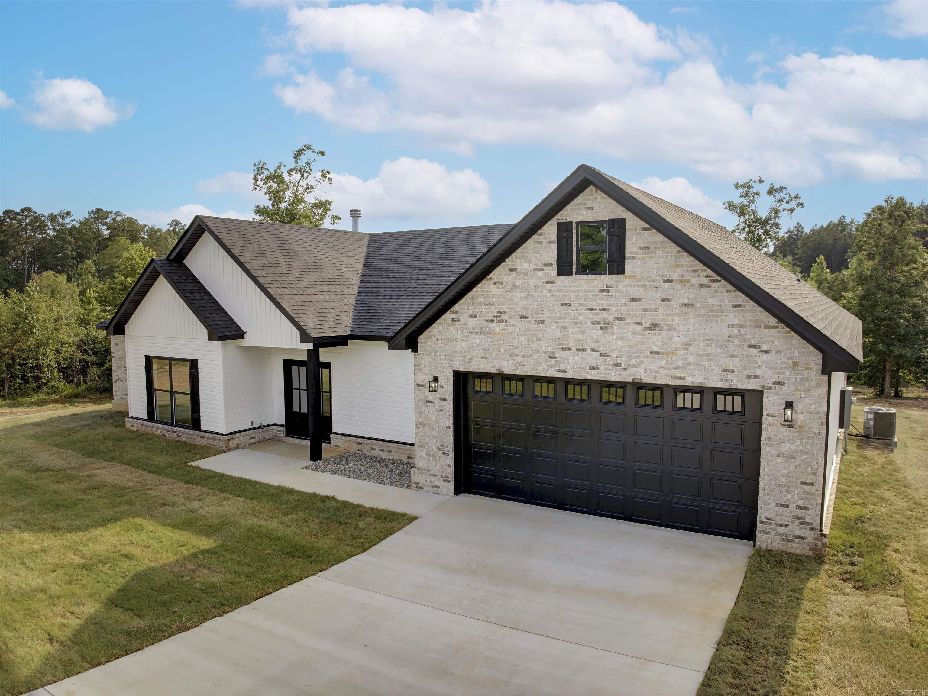 1068 Creekwood  Bauxite, AR