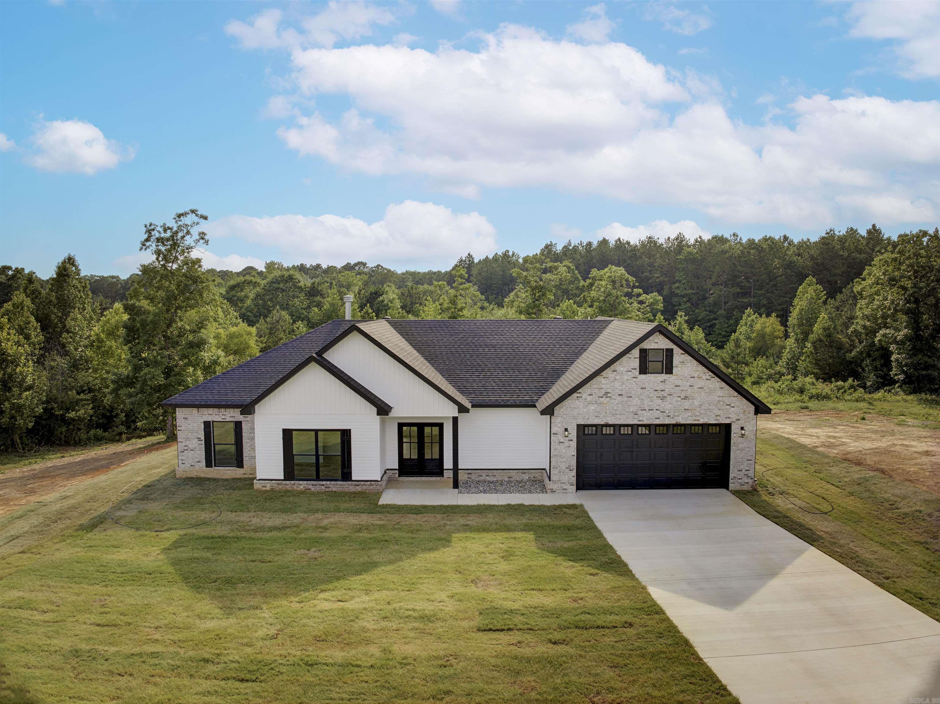 1068 Creekwood  Bauxite, AR