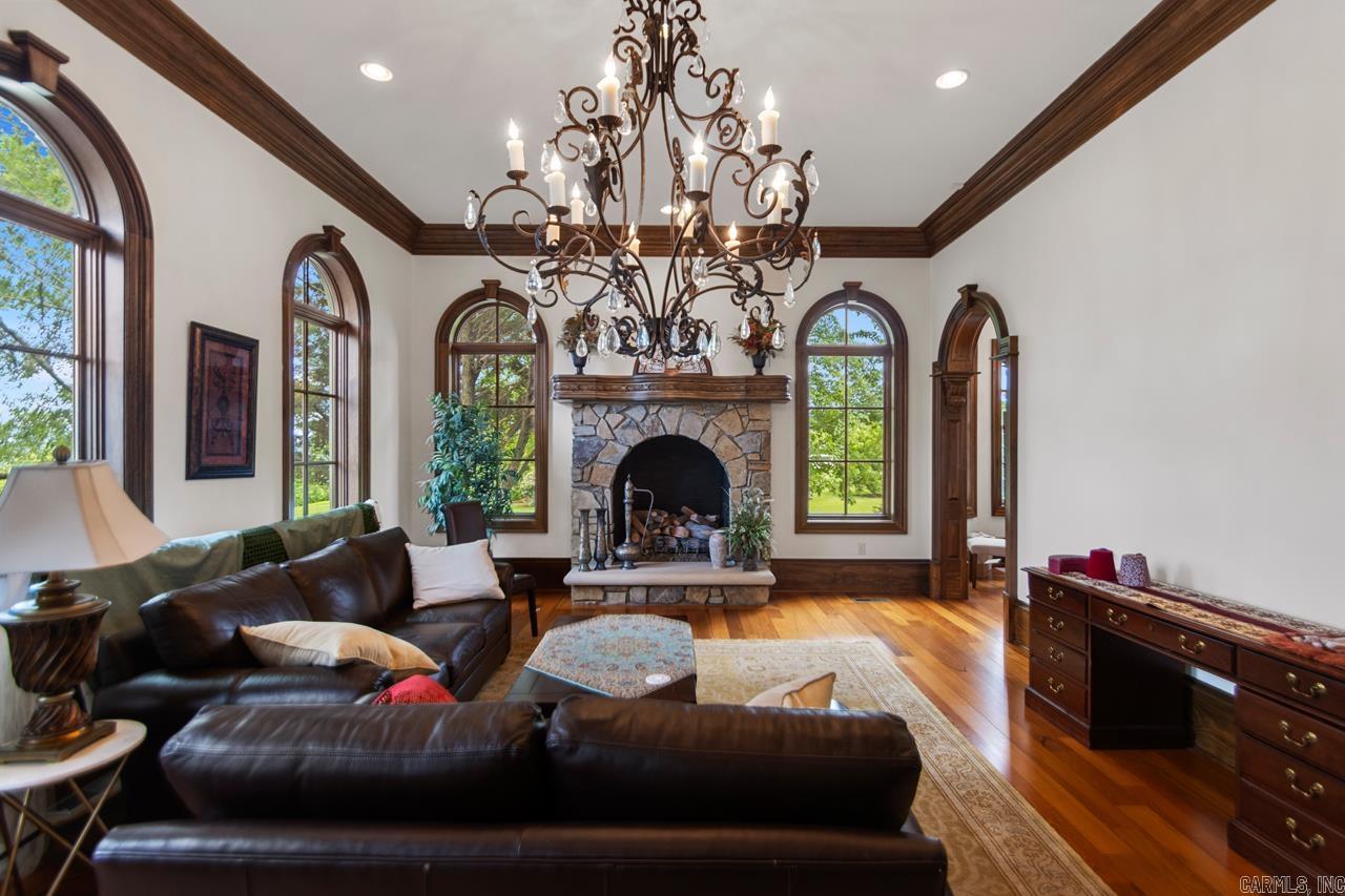 10 Valley Crest Ct Little Rock, AR 72223