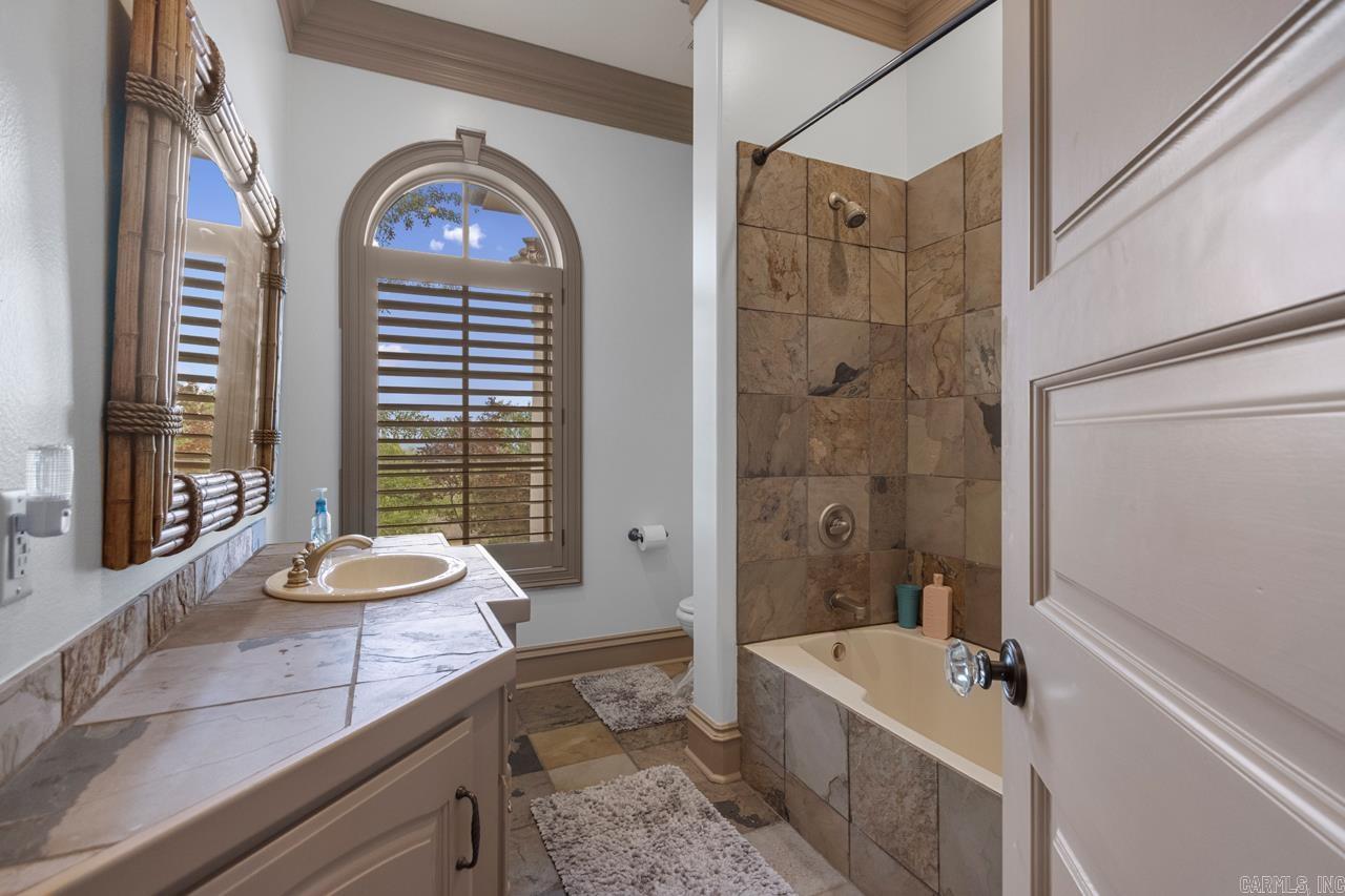 10 Valley Crest Ct Little Rock, AR 72223