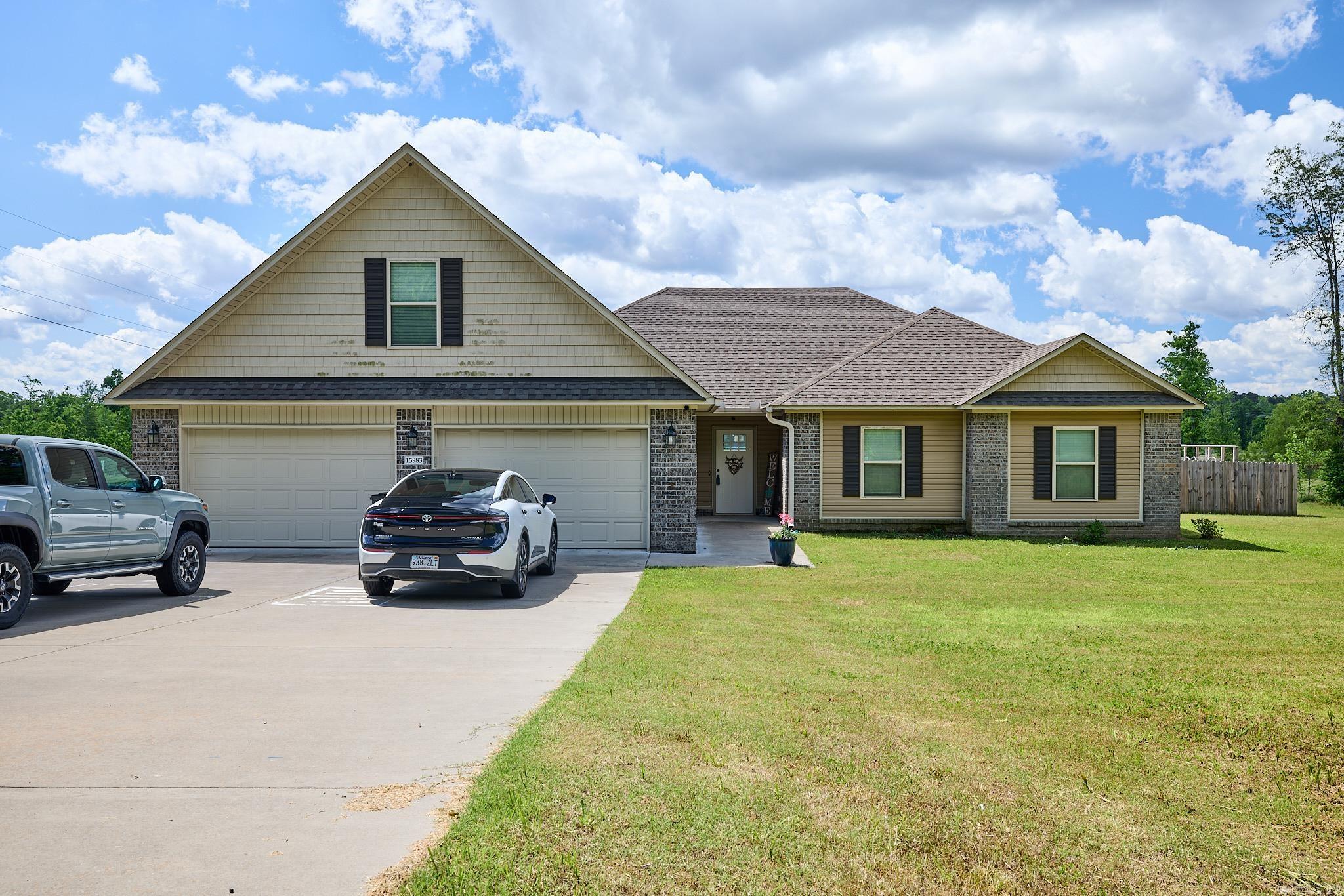 15983 E MILLER SARDIS RD  Bauxite, AR