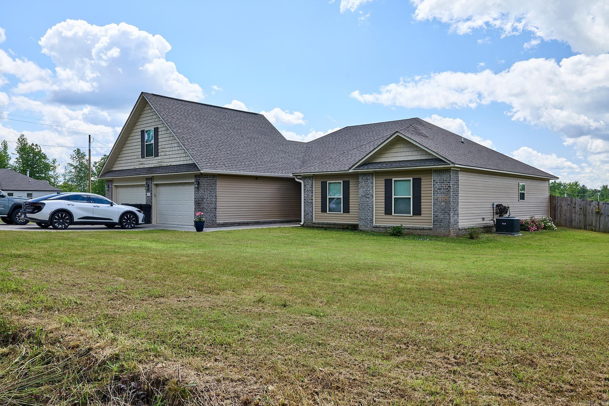 15983 E MILLER SARDIS RD  Bauxite, AR