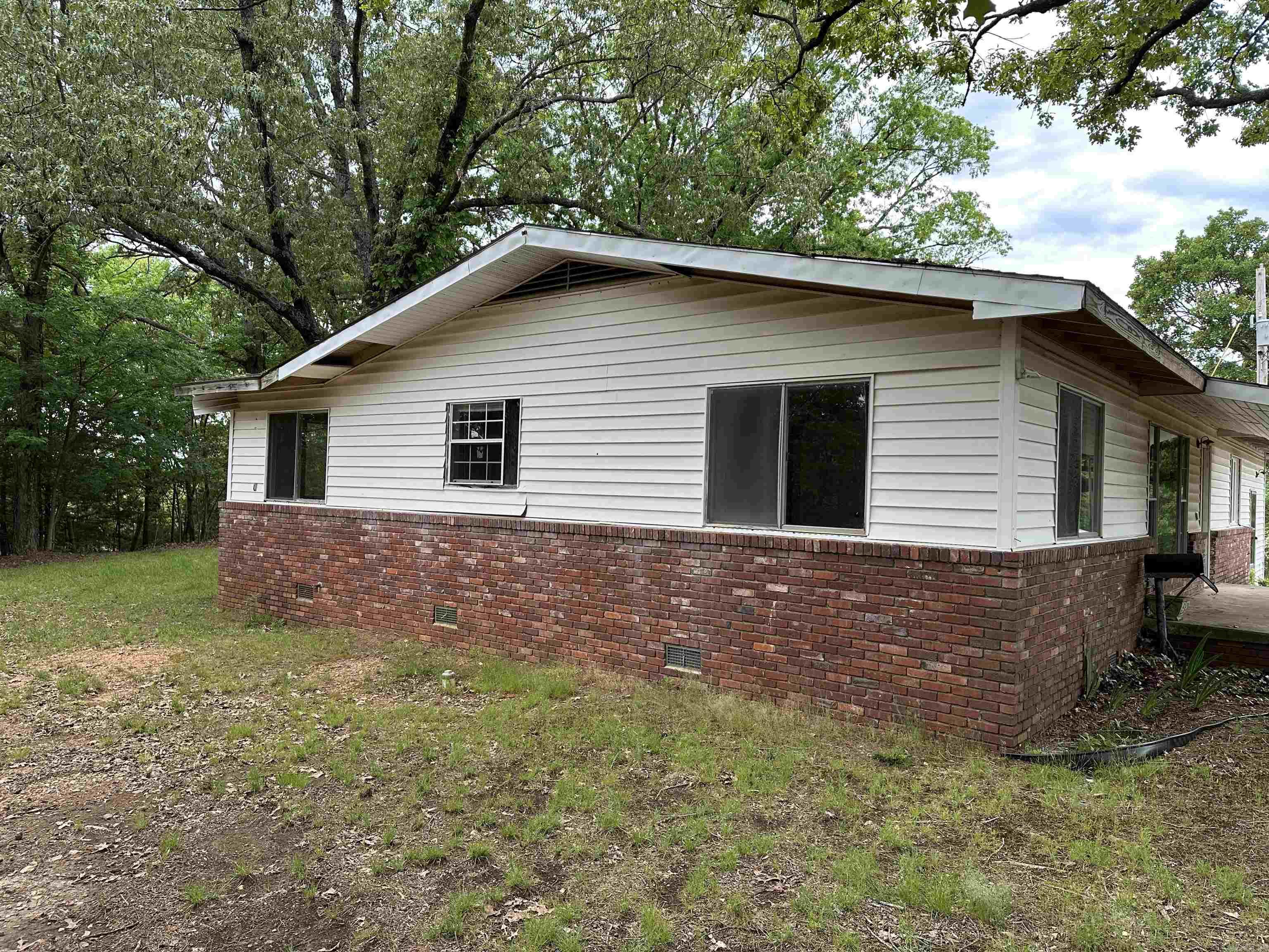 3014  Polk rd 44  Mena, AR