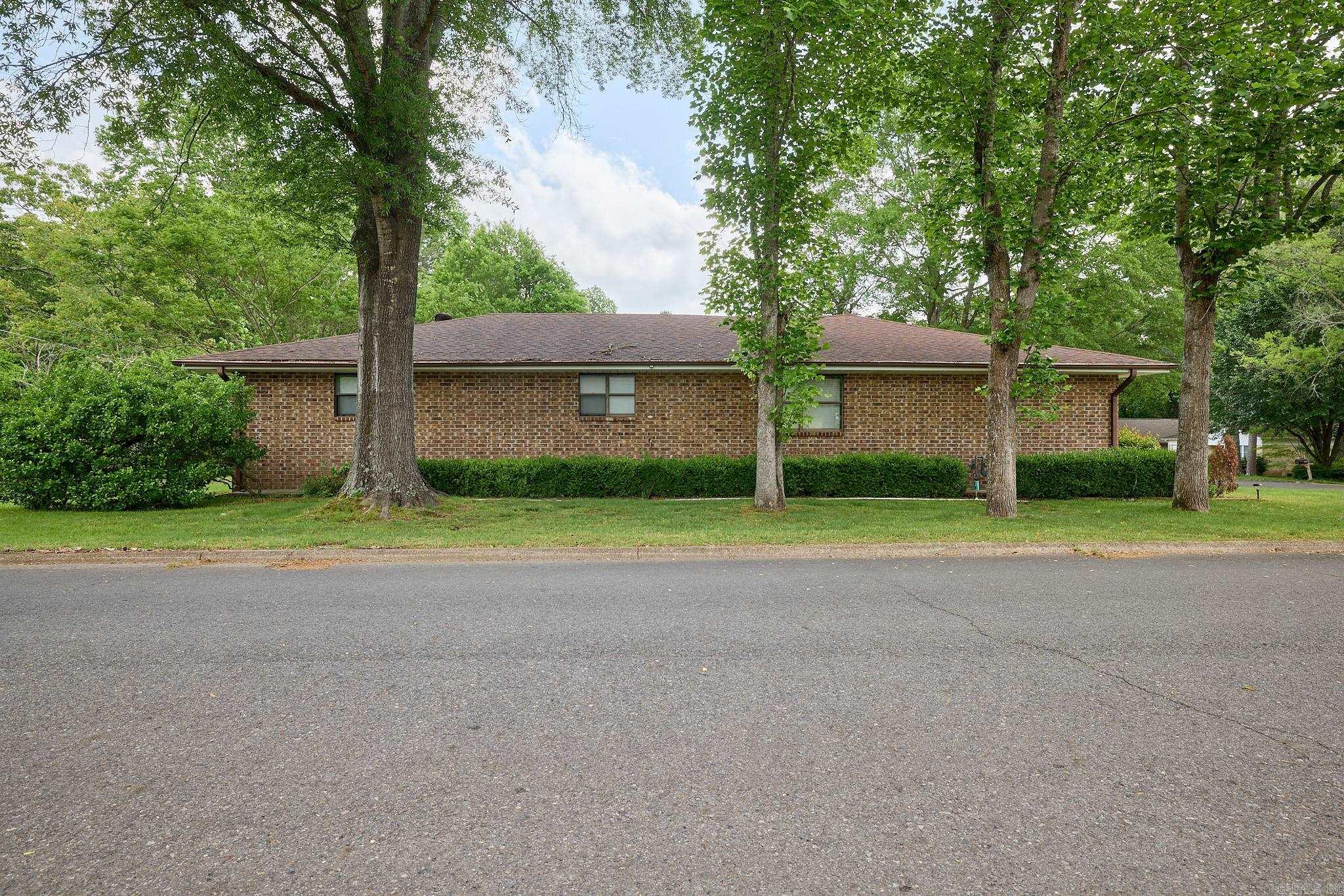 319  Shawnee  Hot Springs, AR