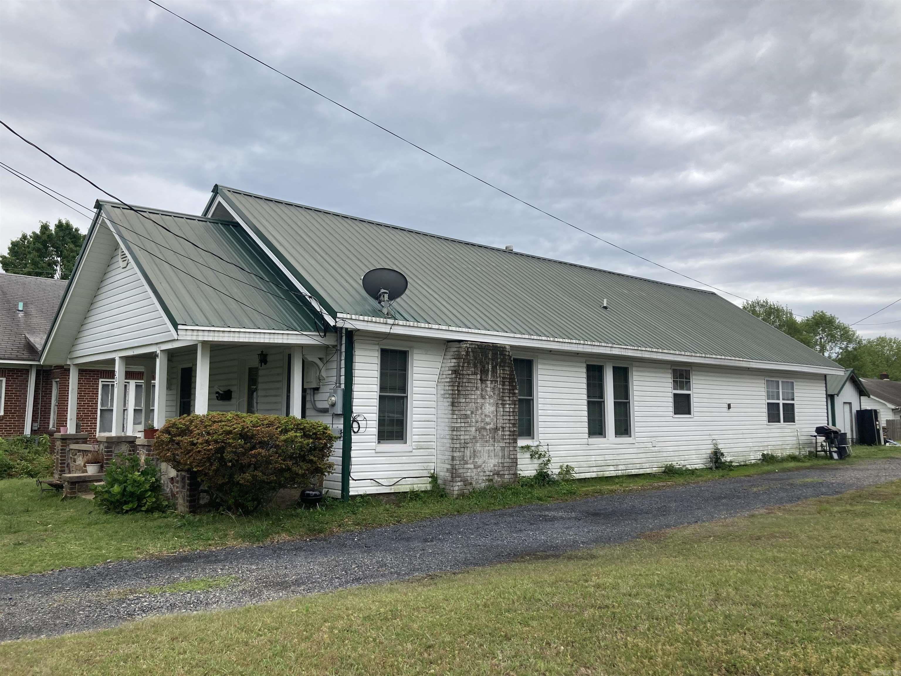 207  11th  Mena, AR