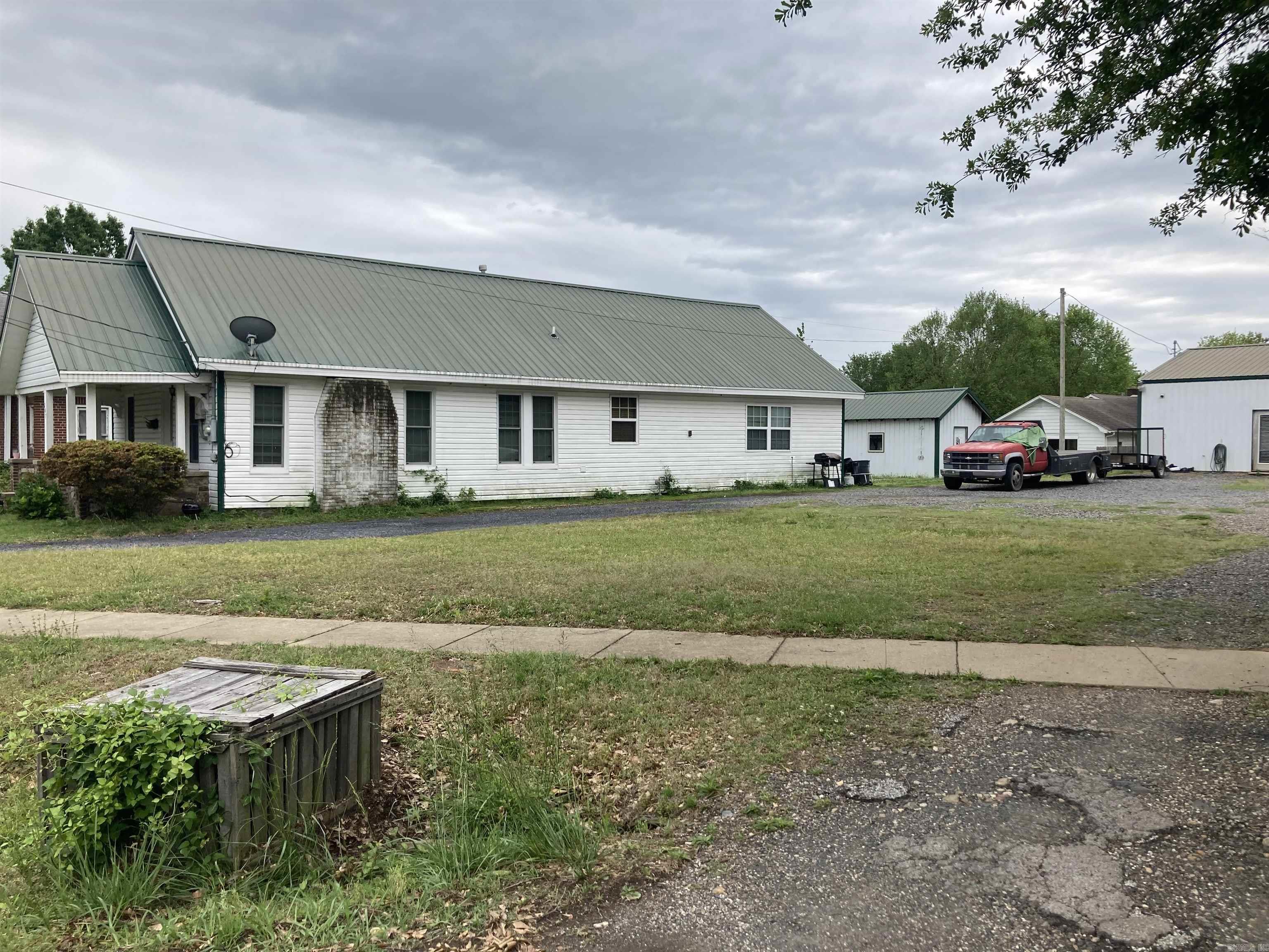 207  11th  Mena, AR
