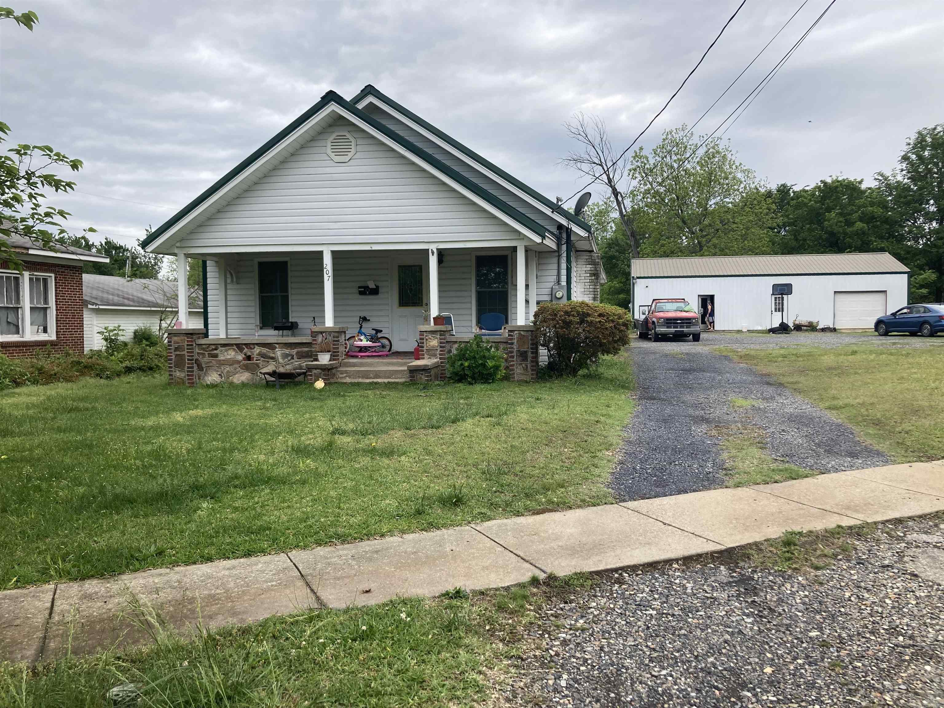 207  11th  Mena, AR