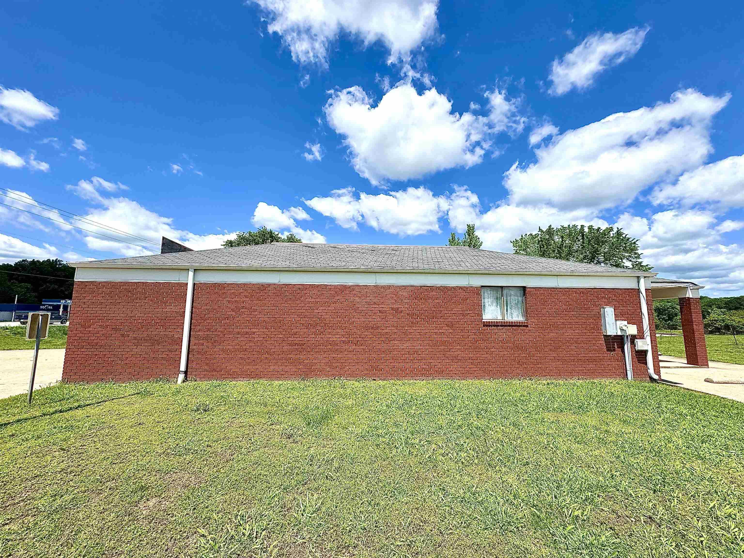 7767 S Highway 65  Valley Springs, AR
