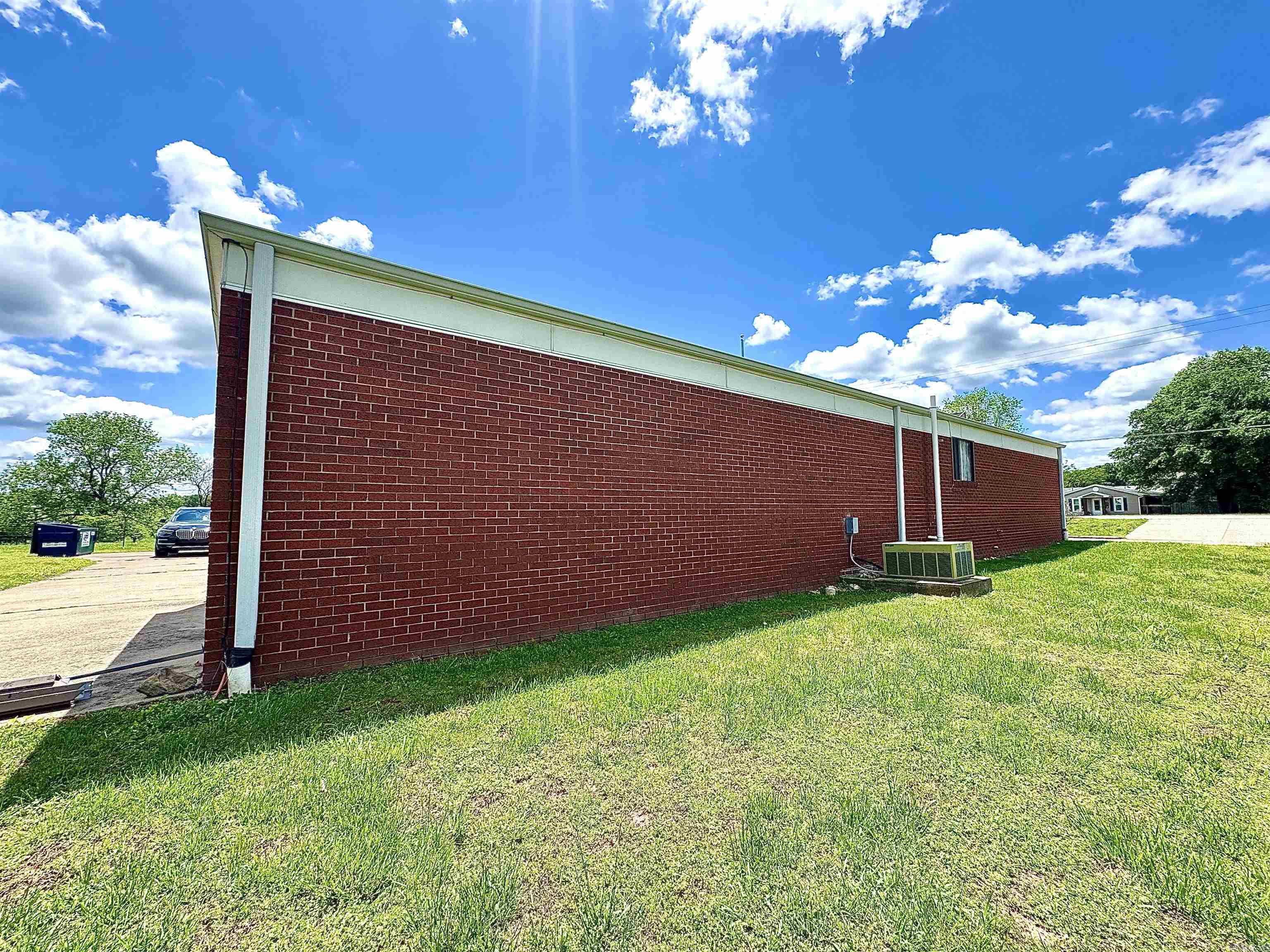 7767 S Highway 65  Valley Springs, AR