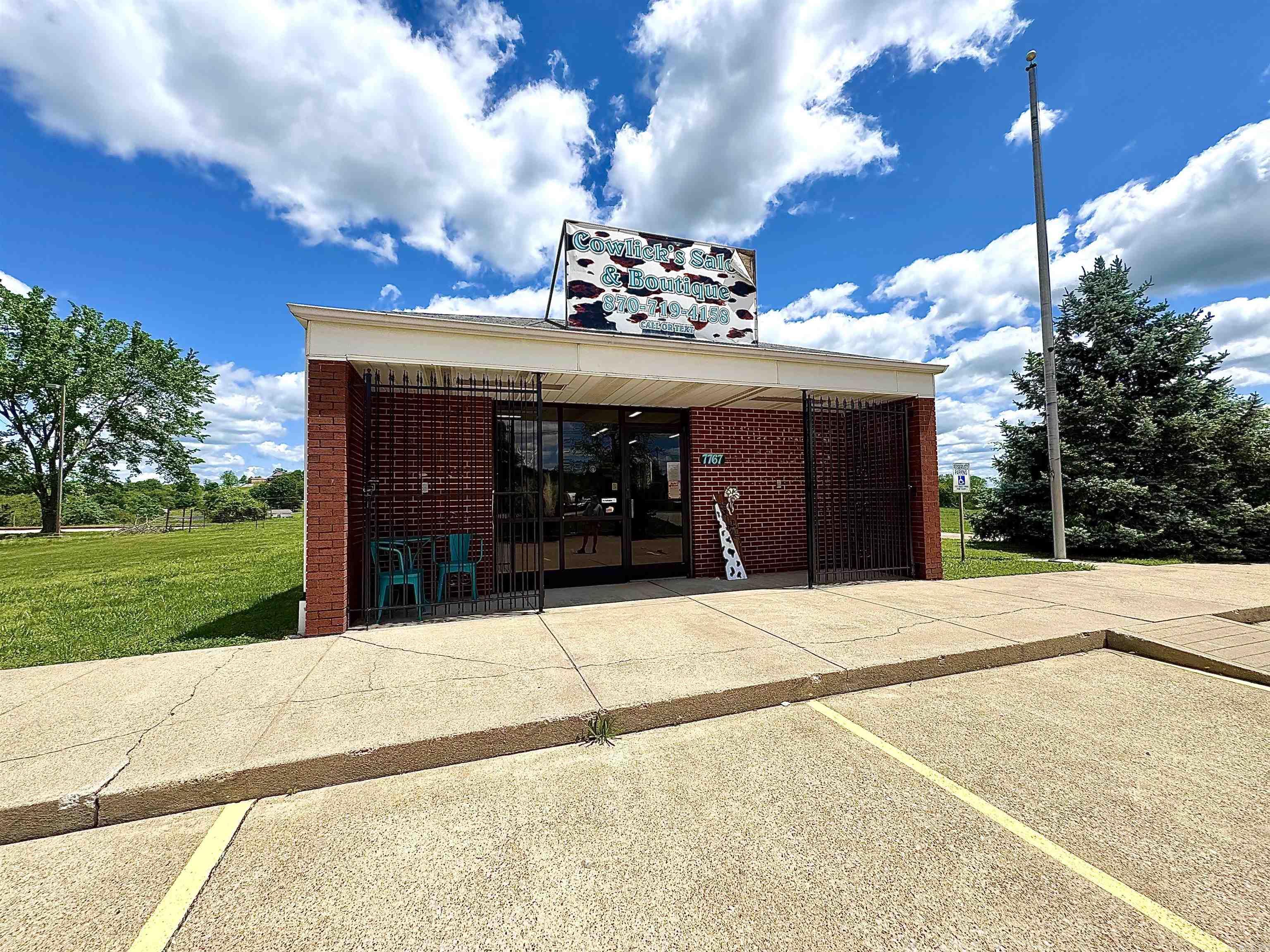 7767 S Highway 65  Valley Springs, AR