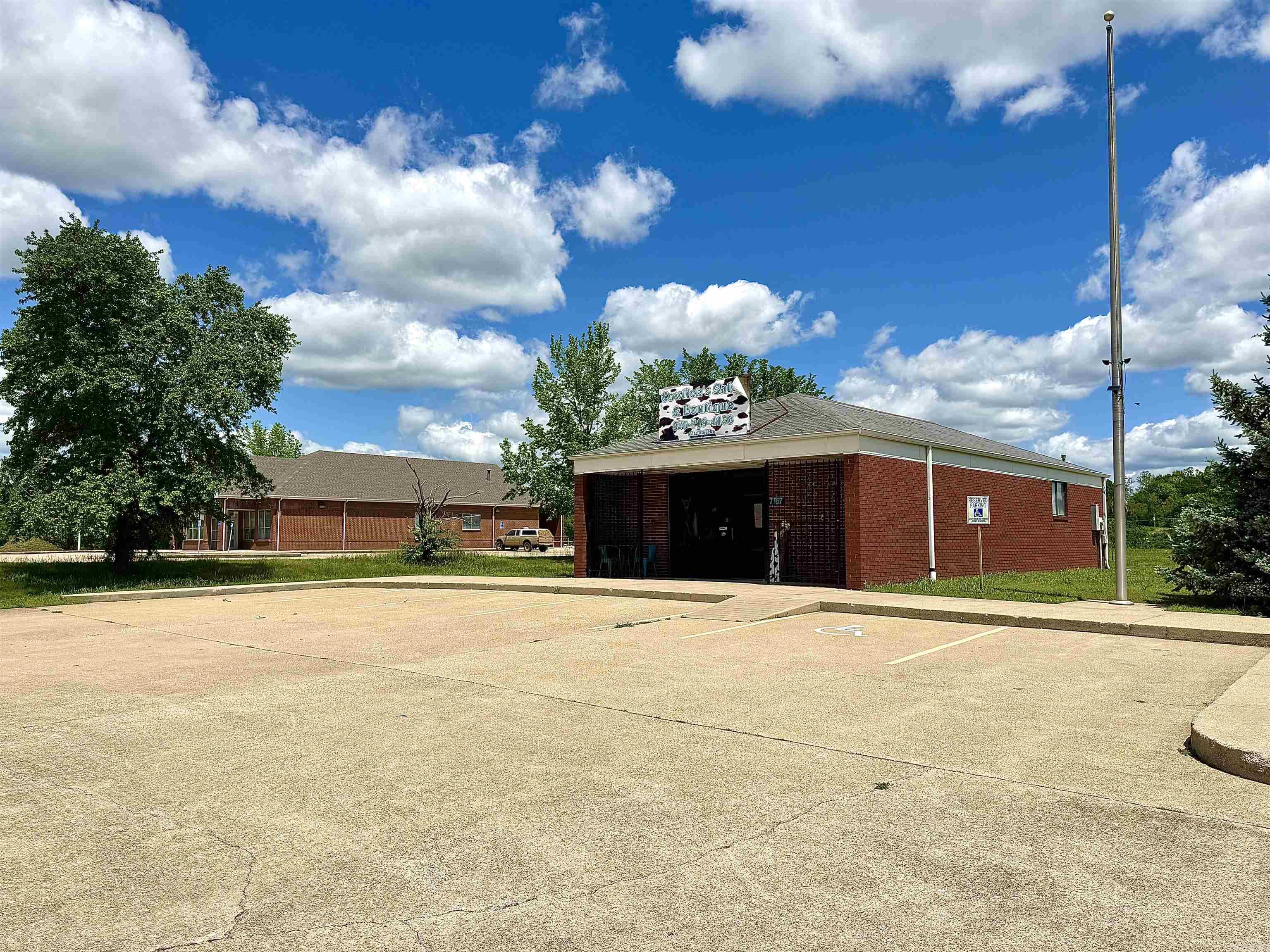 7767 S Highway 65  Valley Springs, AR