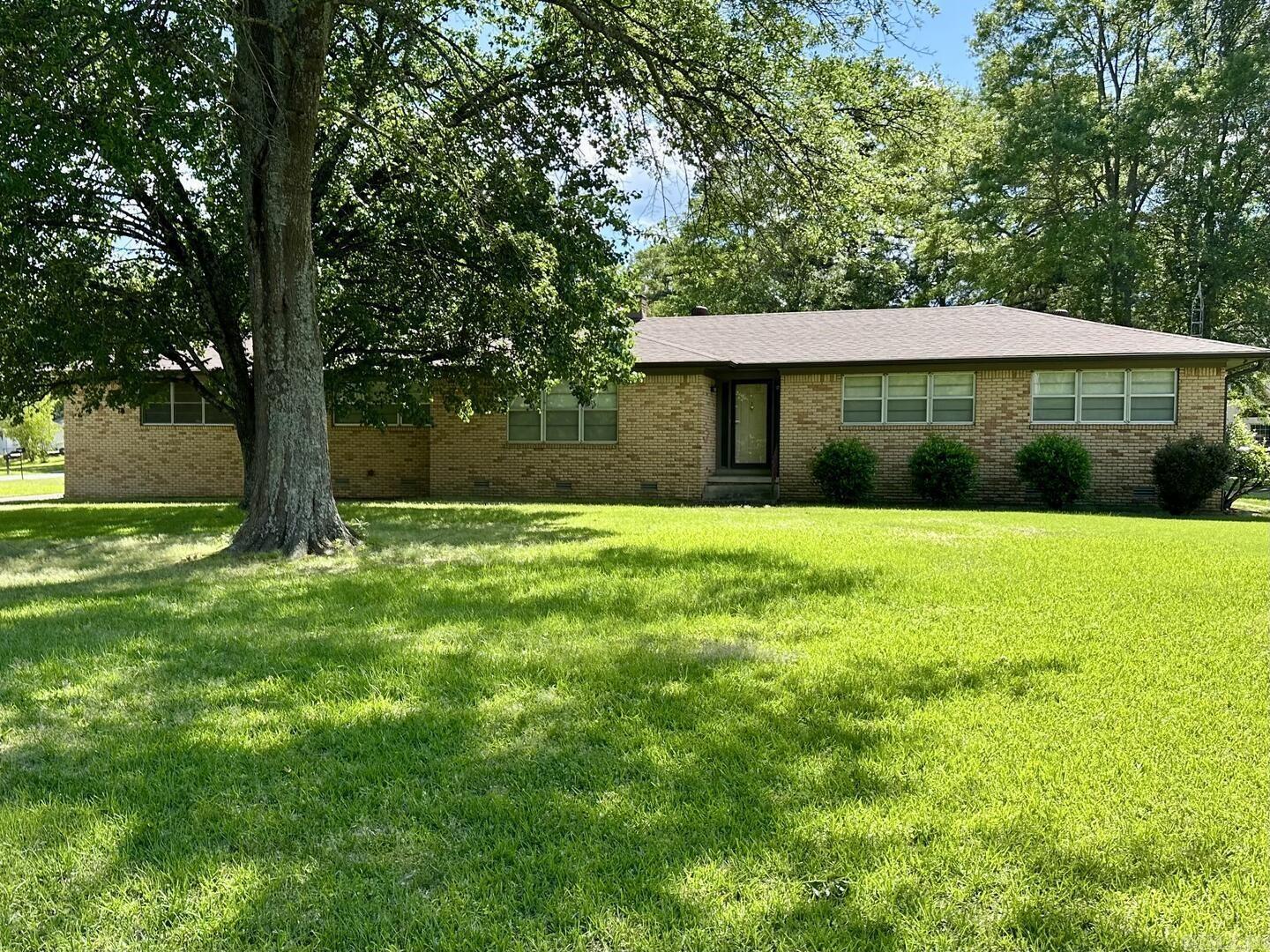 7704  Dollarway  White Hall, AR