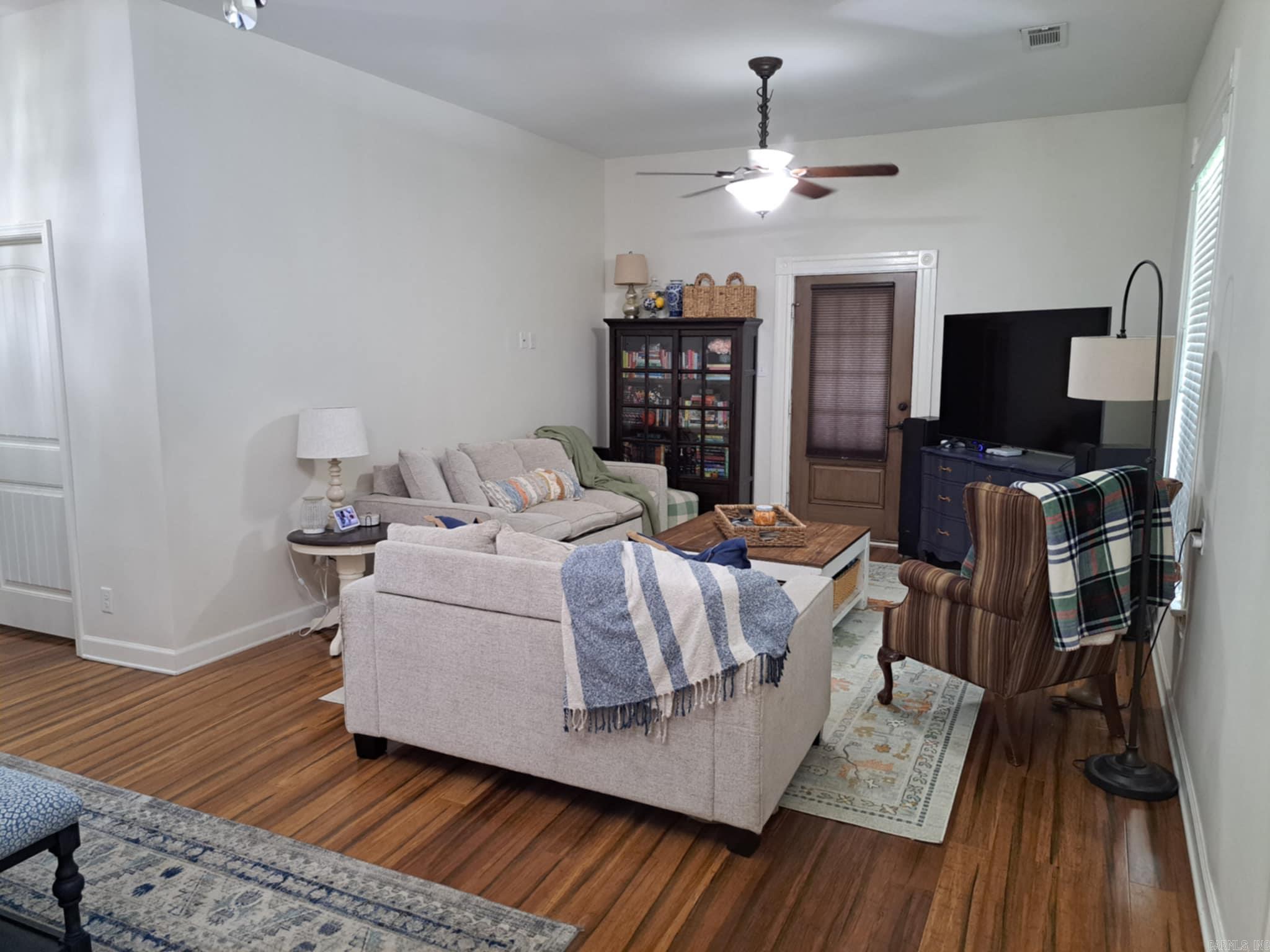 320 E 4th  Lonoke, AR