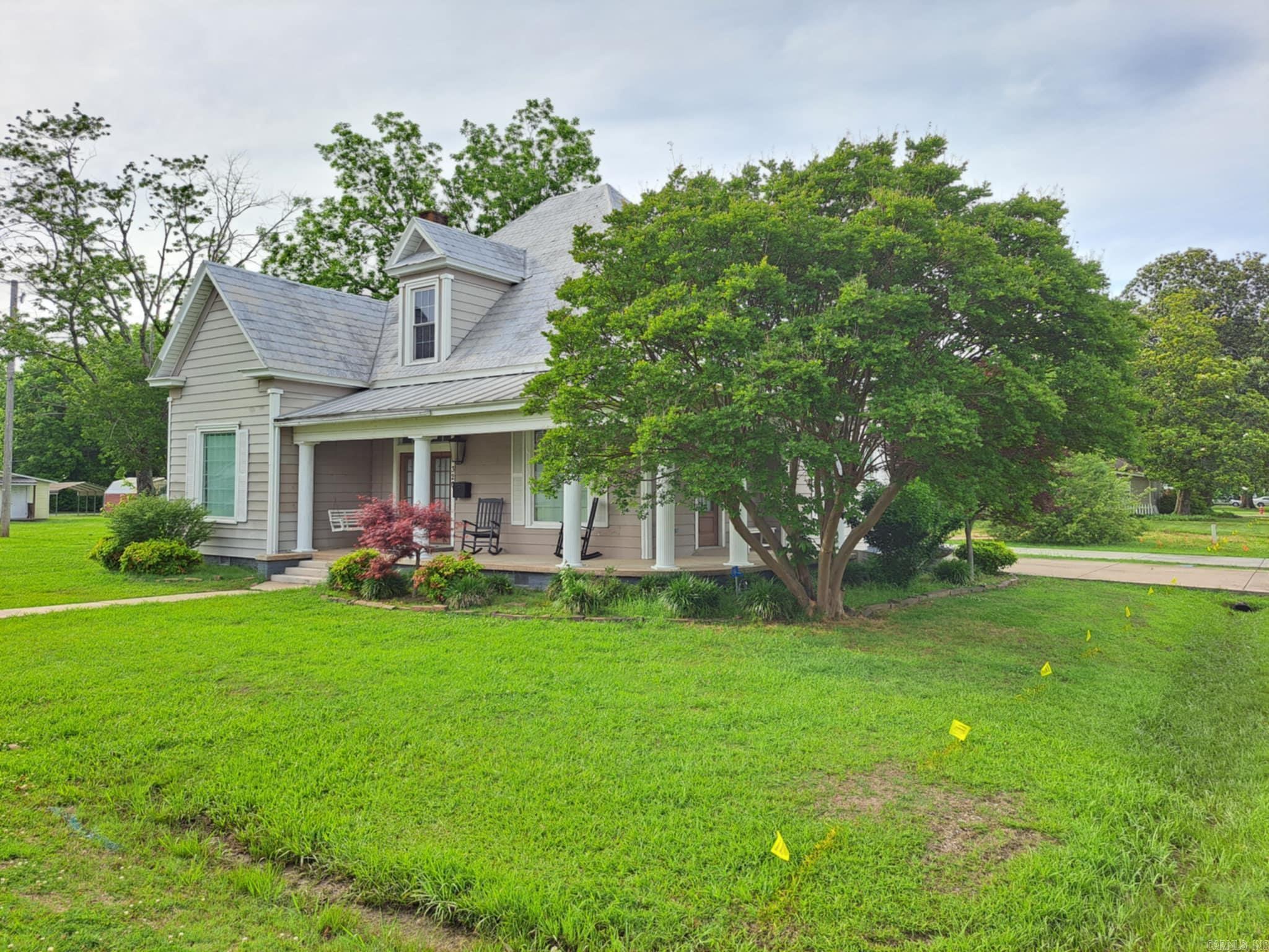 320 E 4th  Lonoke, AR