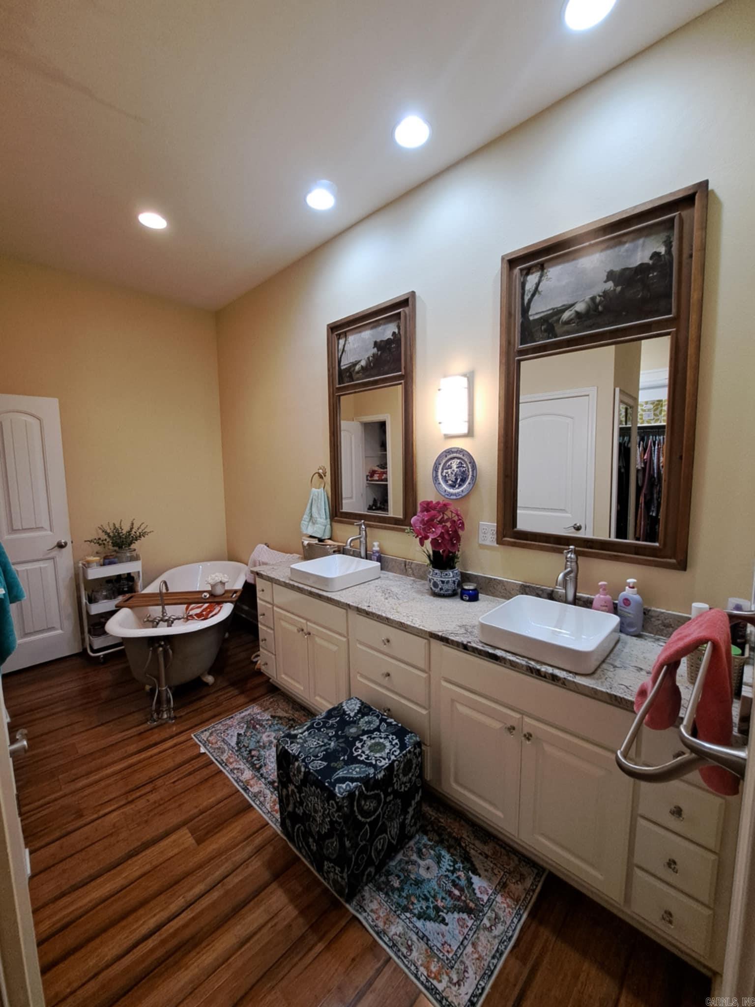 320 E 4th  Lonoke, AR