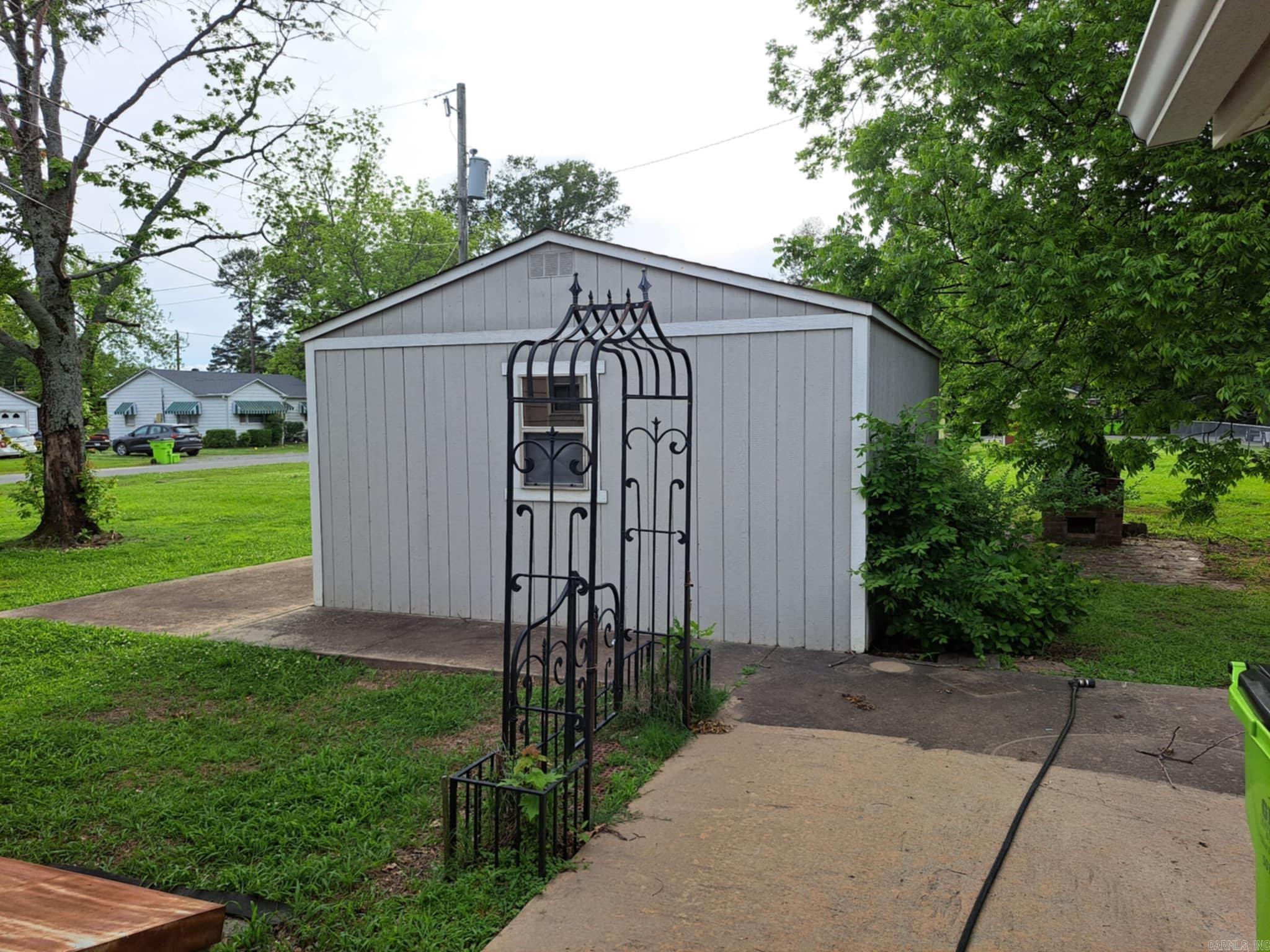 320 E 4th  Lonoke, AR