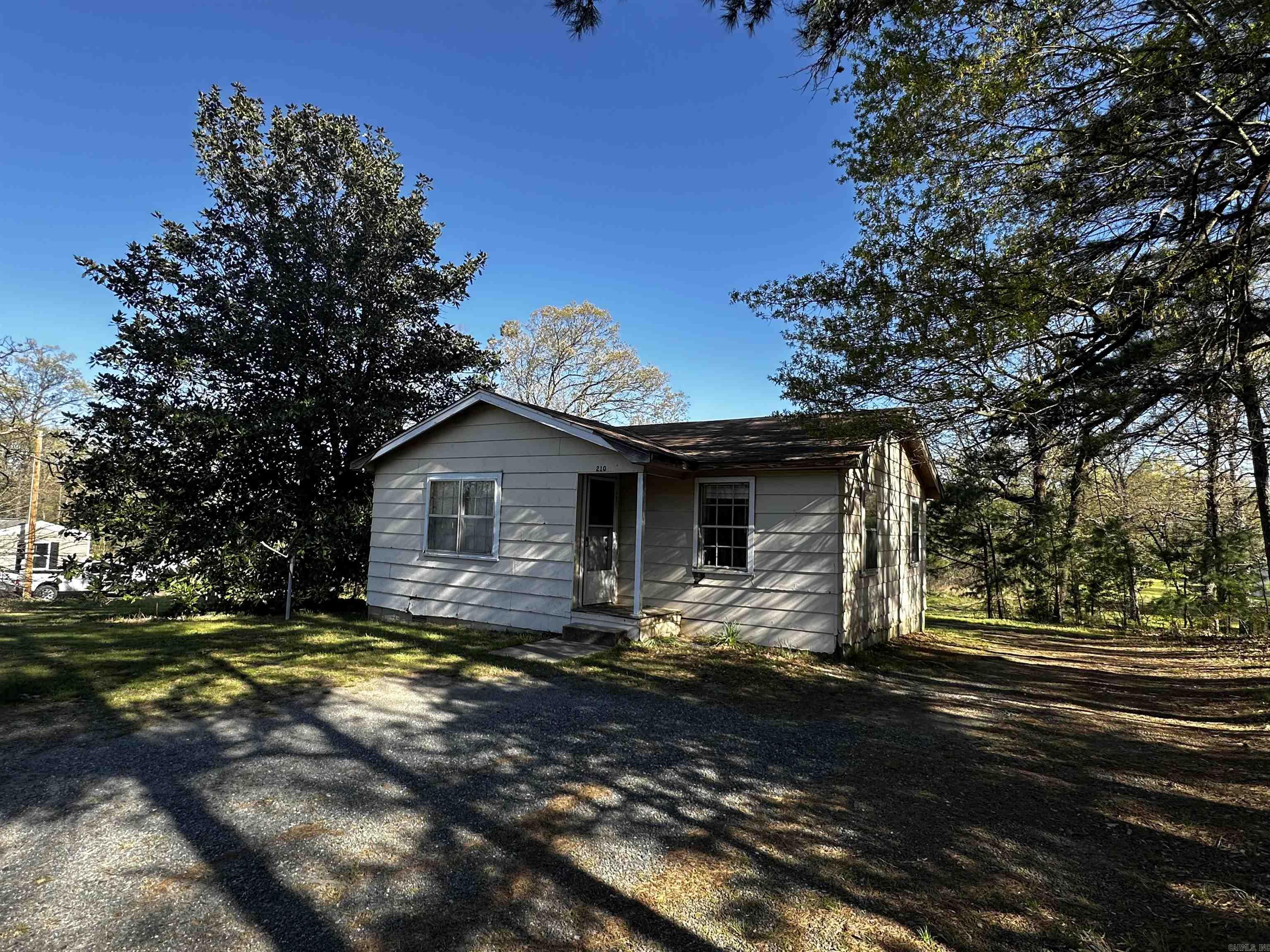 210  HWY 4  Cove, AR