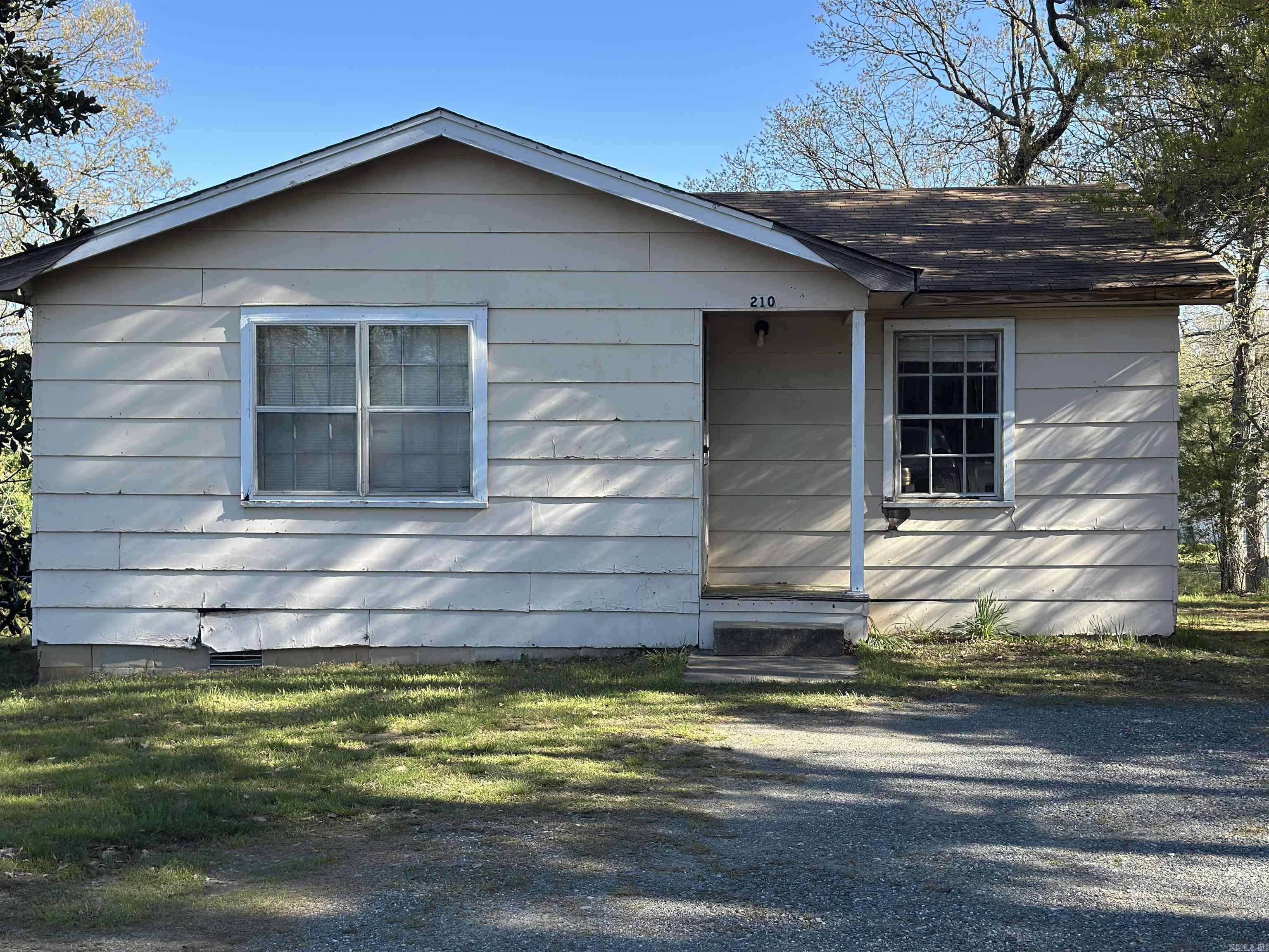 210  HWY 4  Cove, AR