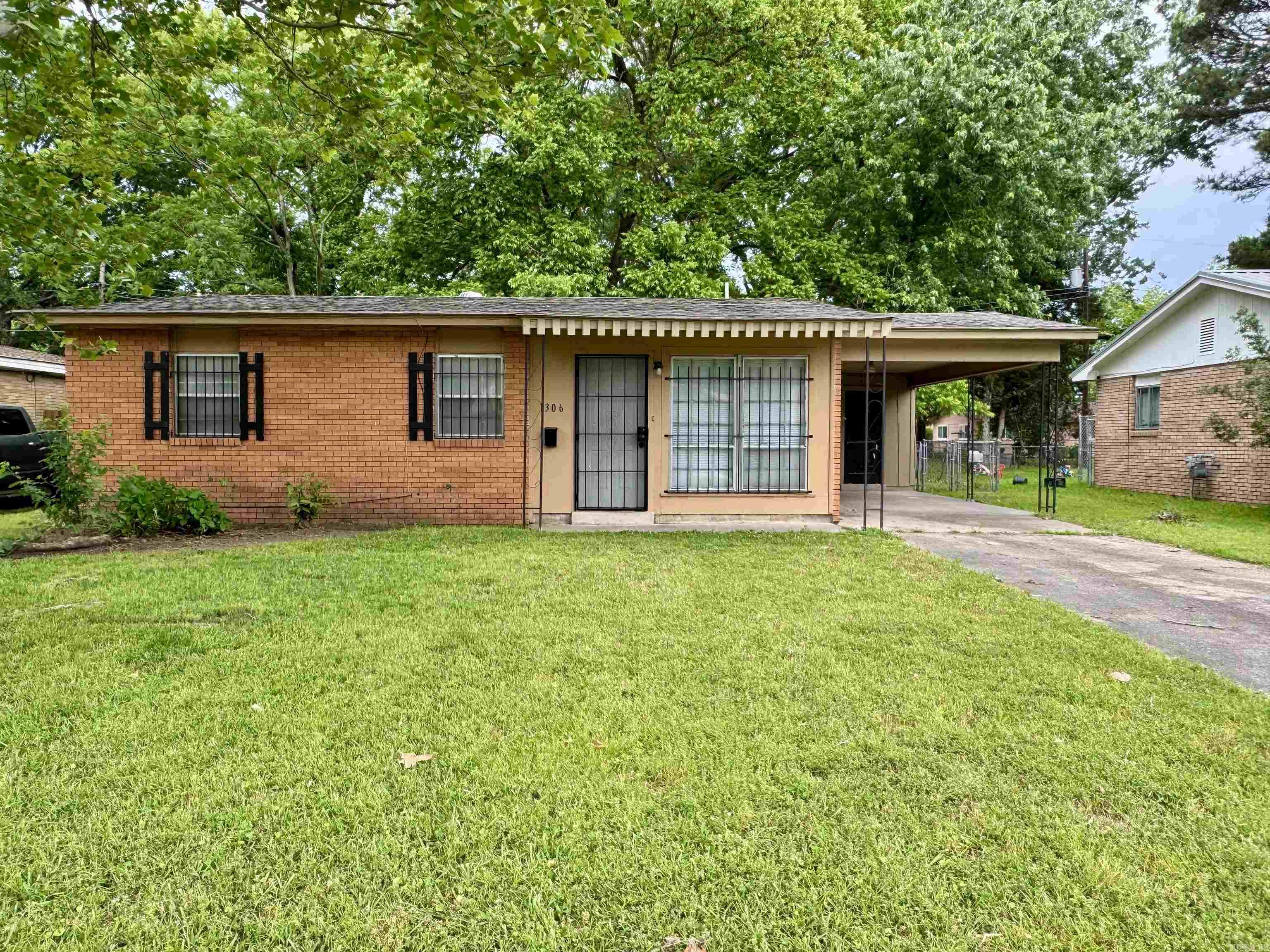 1306  Boston Dr  Pine Bluff, AR