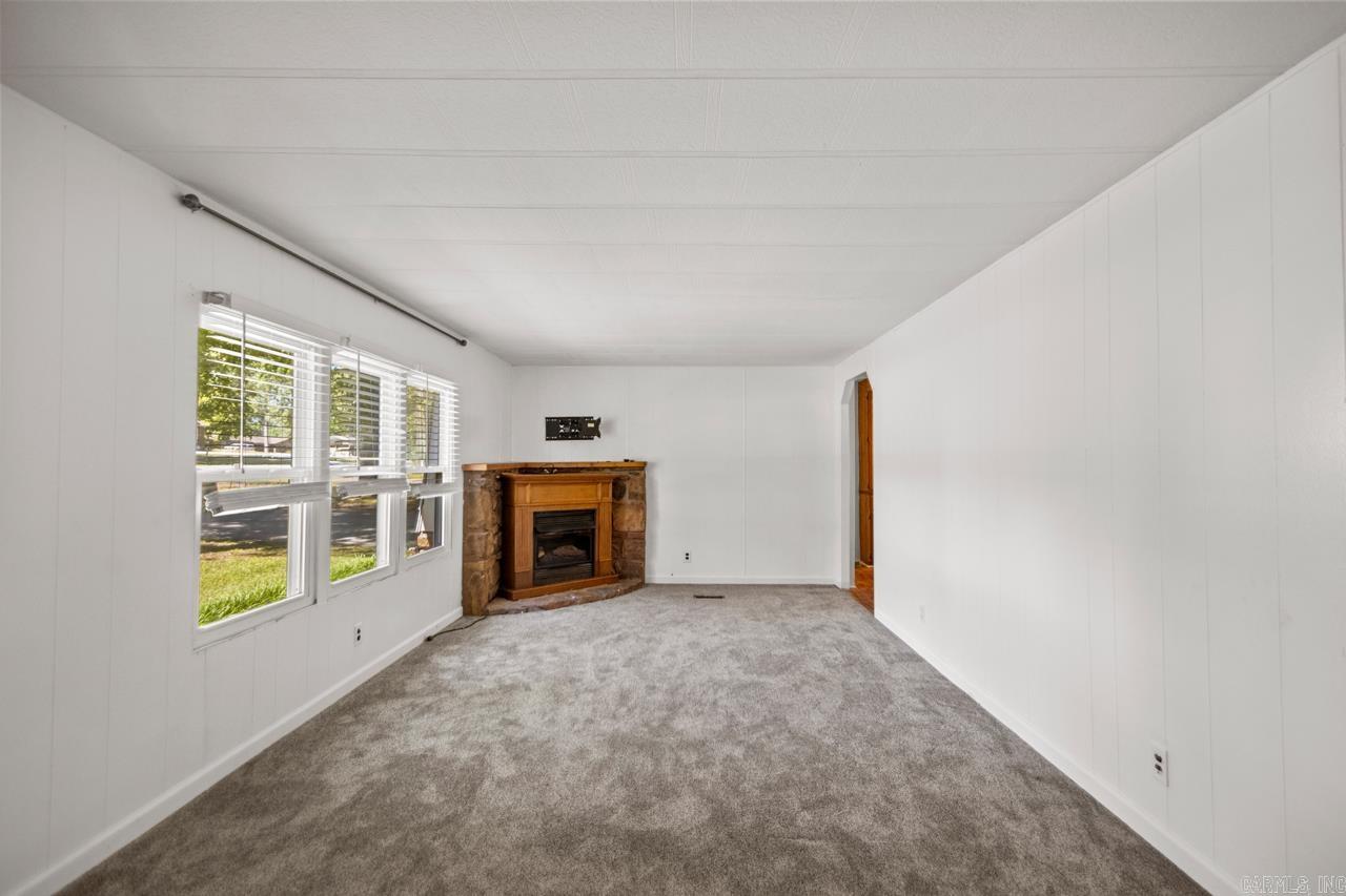1504 W Woodson Lateral Rd  Hensley, AR