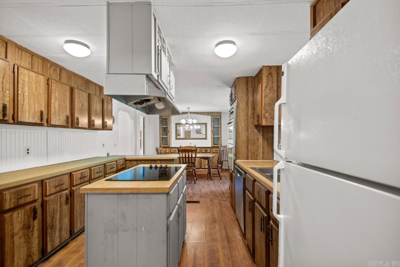1504 W Woodson Lateral Rd  Hensley, AR