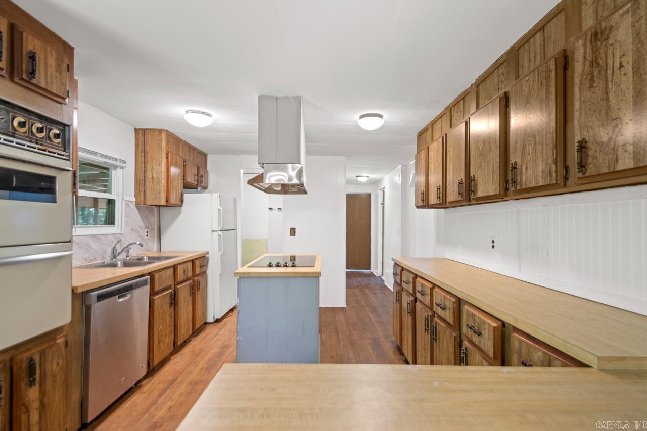 1504 W Woodson Lateral Rd  Hensley, AR
