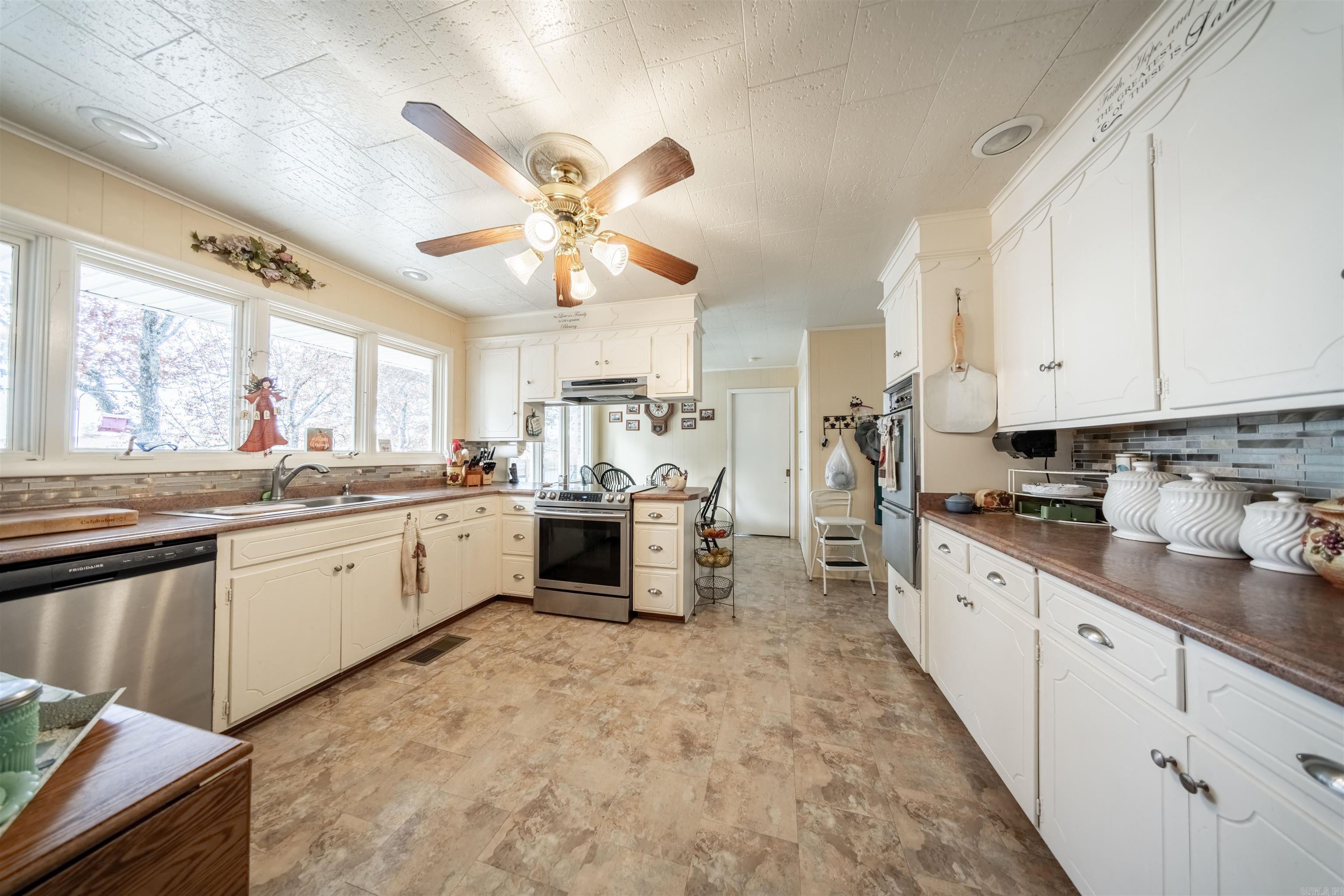 717 Green Valley Ln Viola, AR 72583