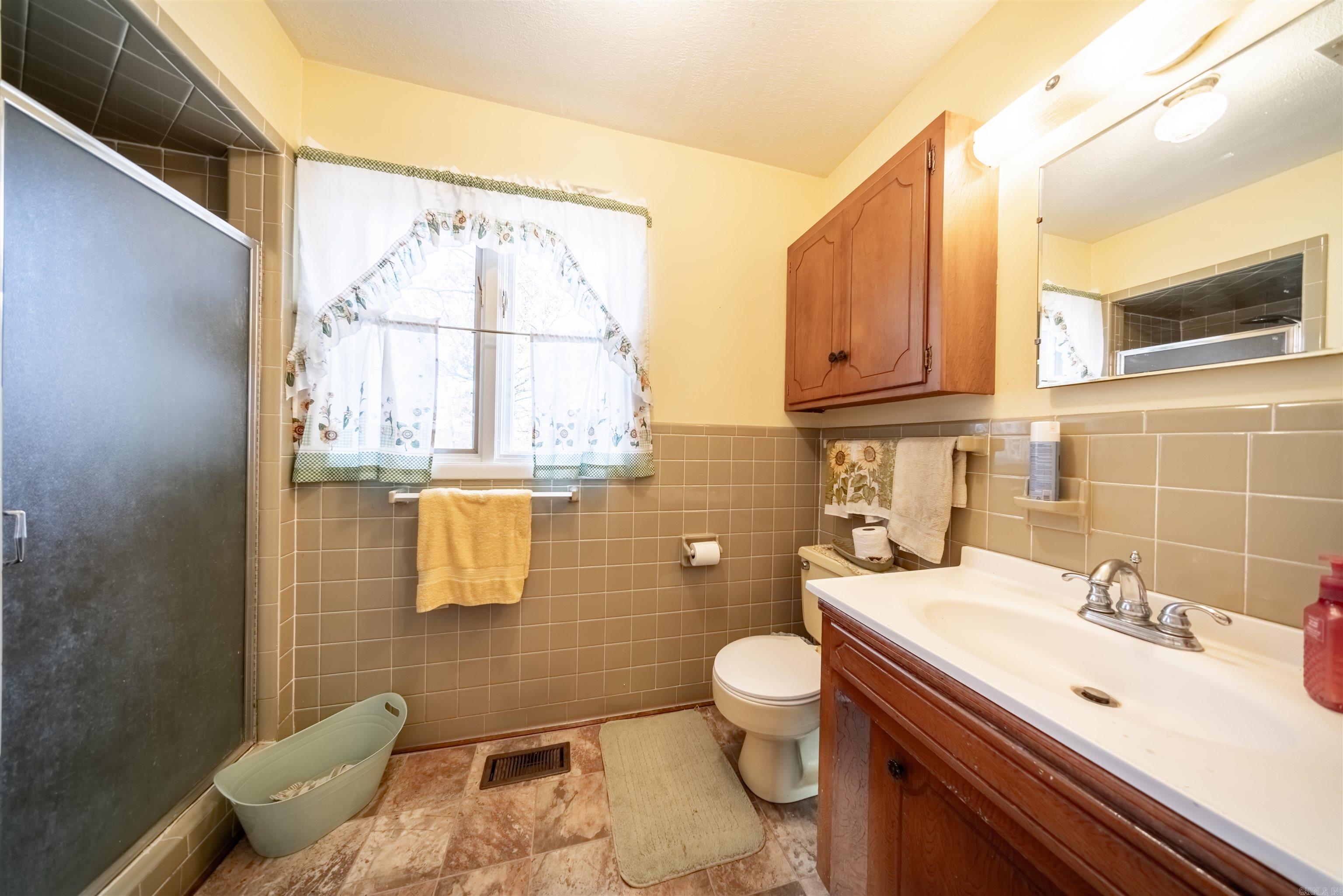 717 Green Valley Ln Viola, AR 72583