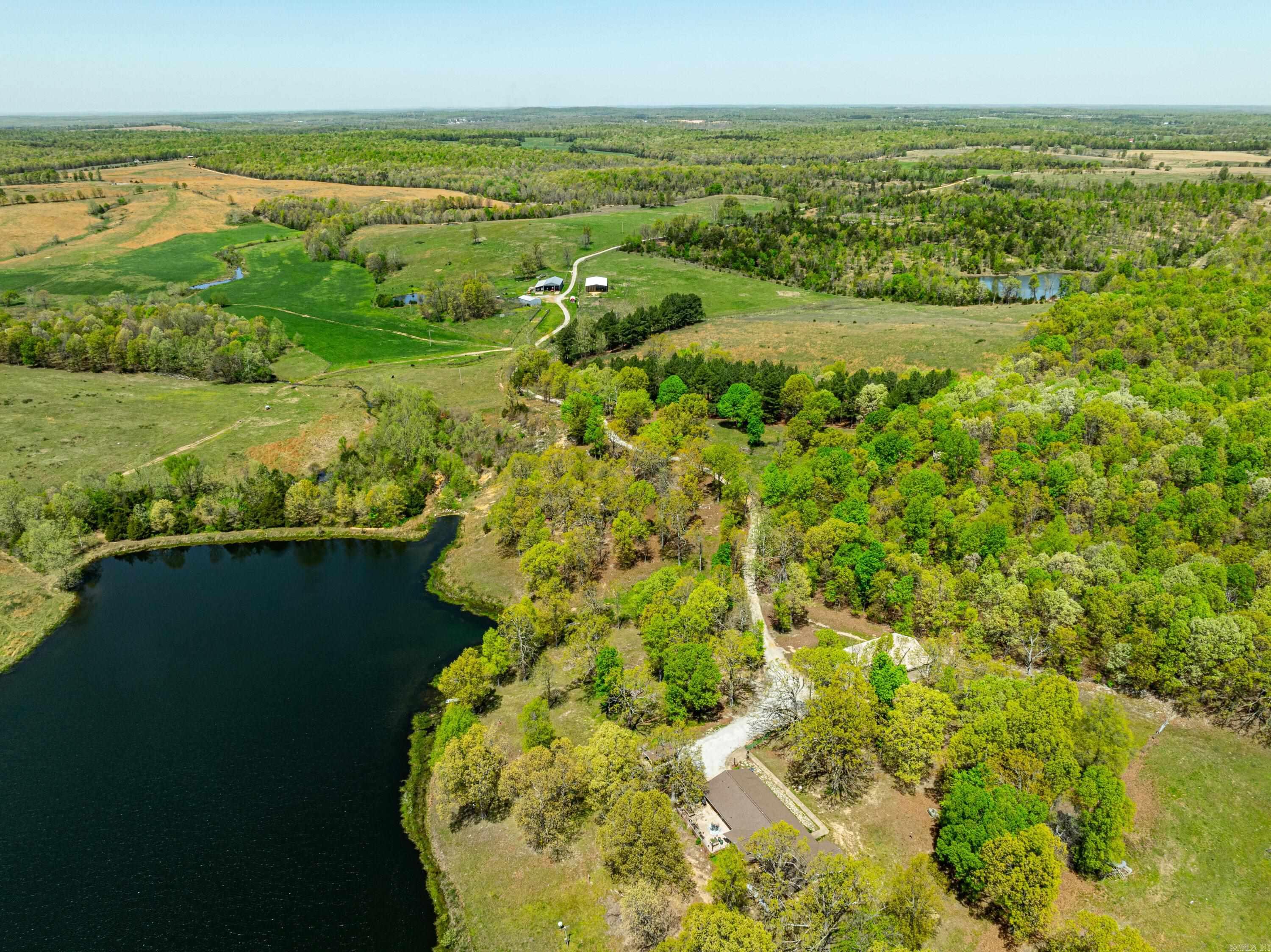 717 Green Valley Ln Viola, AR 72583