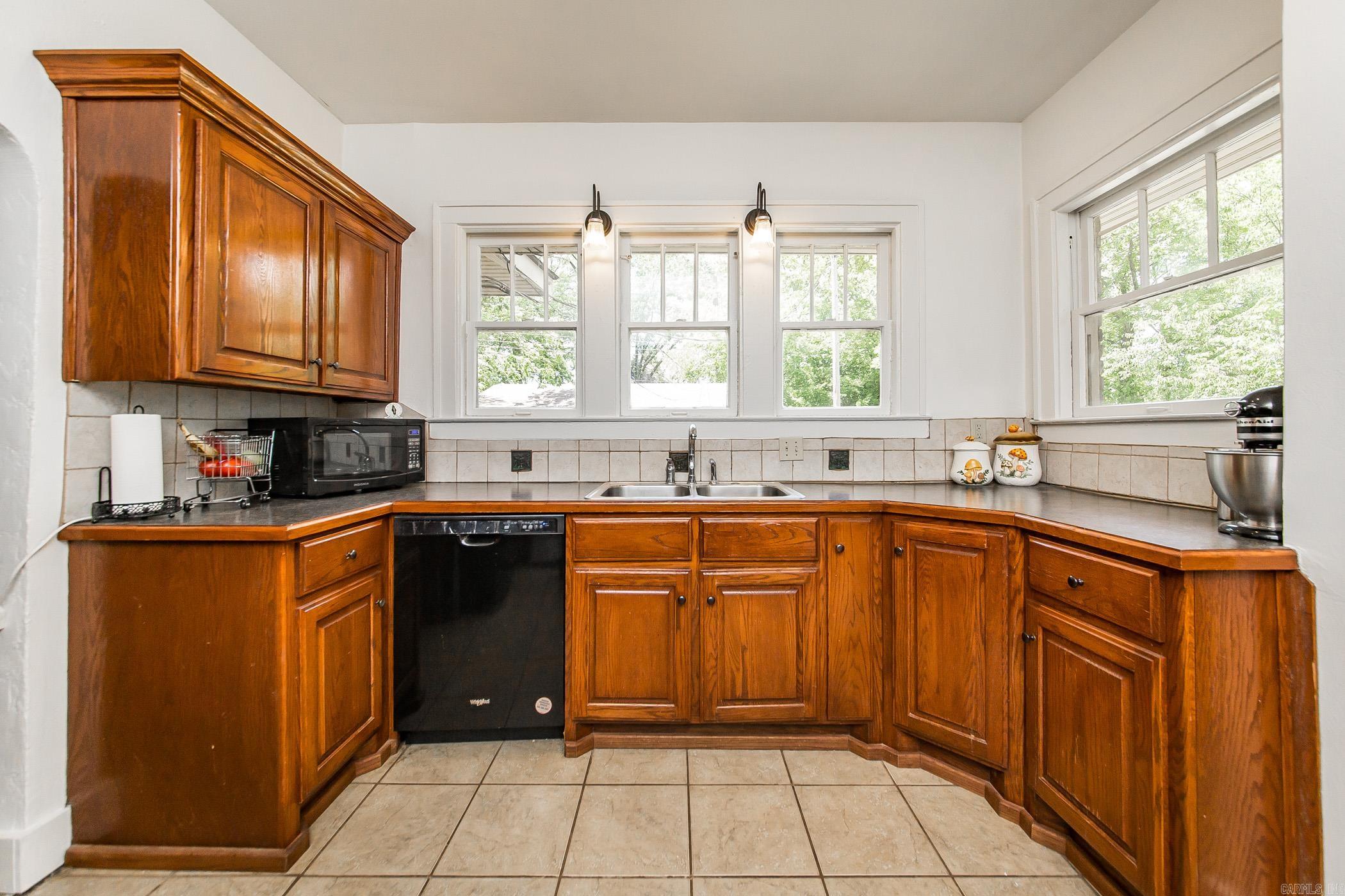 2420  Marshall  Little Rock, AR